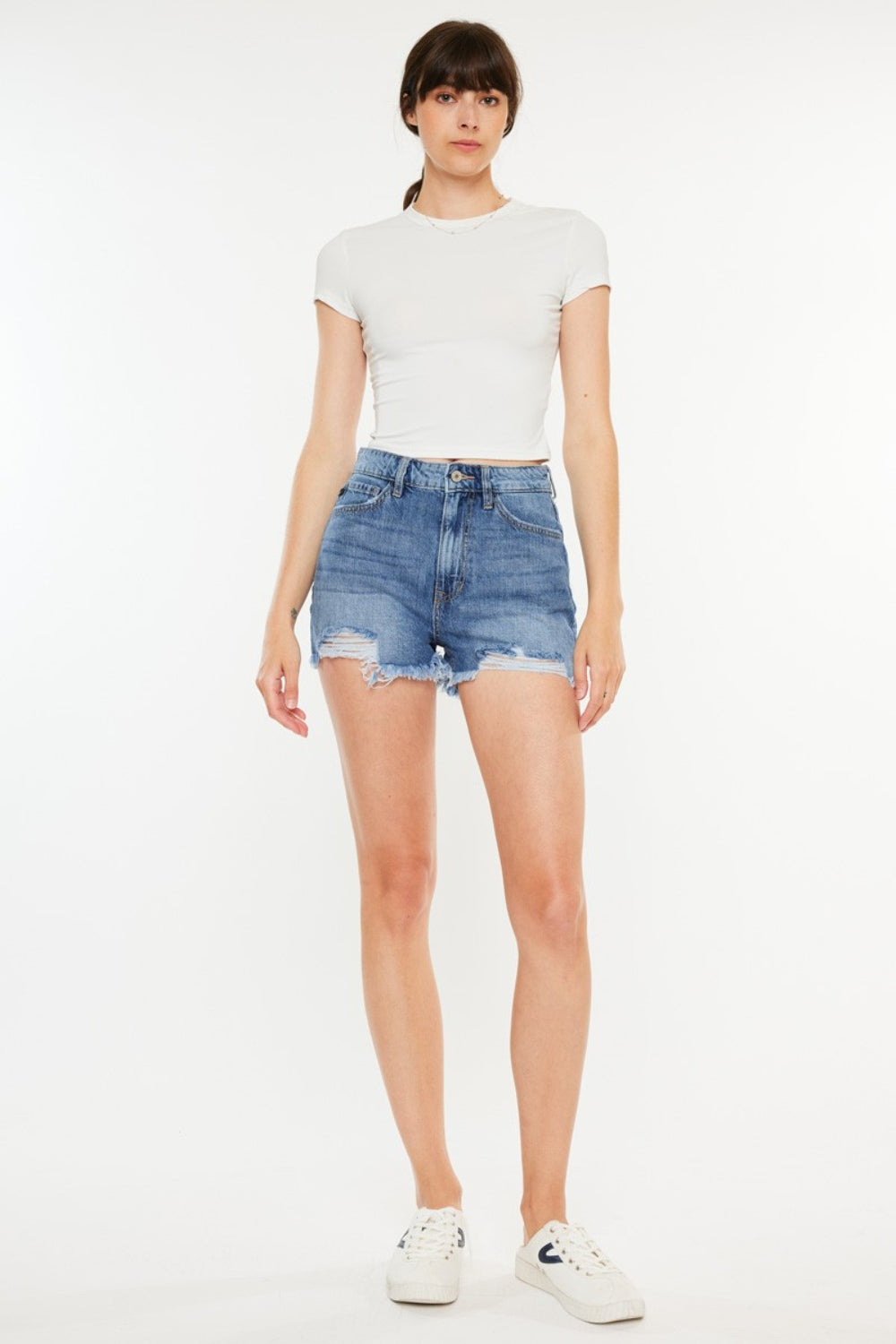 Pantalones cortos de mezclilla de cintura alta con dobladillo sin rematar y desgastado de Kancan