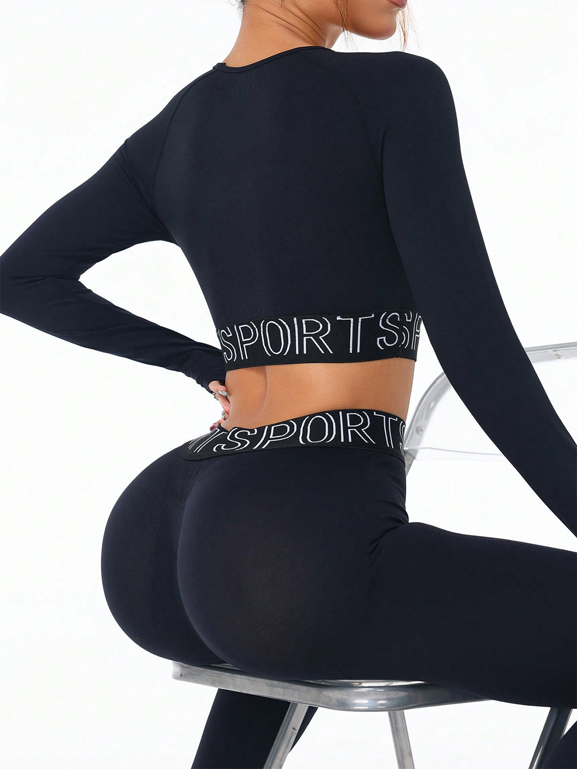 Conjunto deportivo de top y leggings de manga larga con cuello redondo y estampado de letras