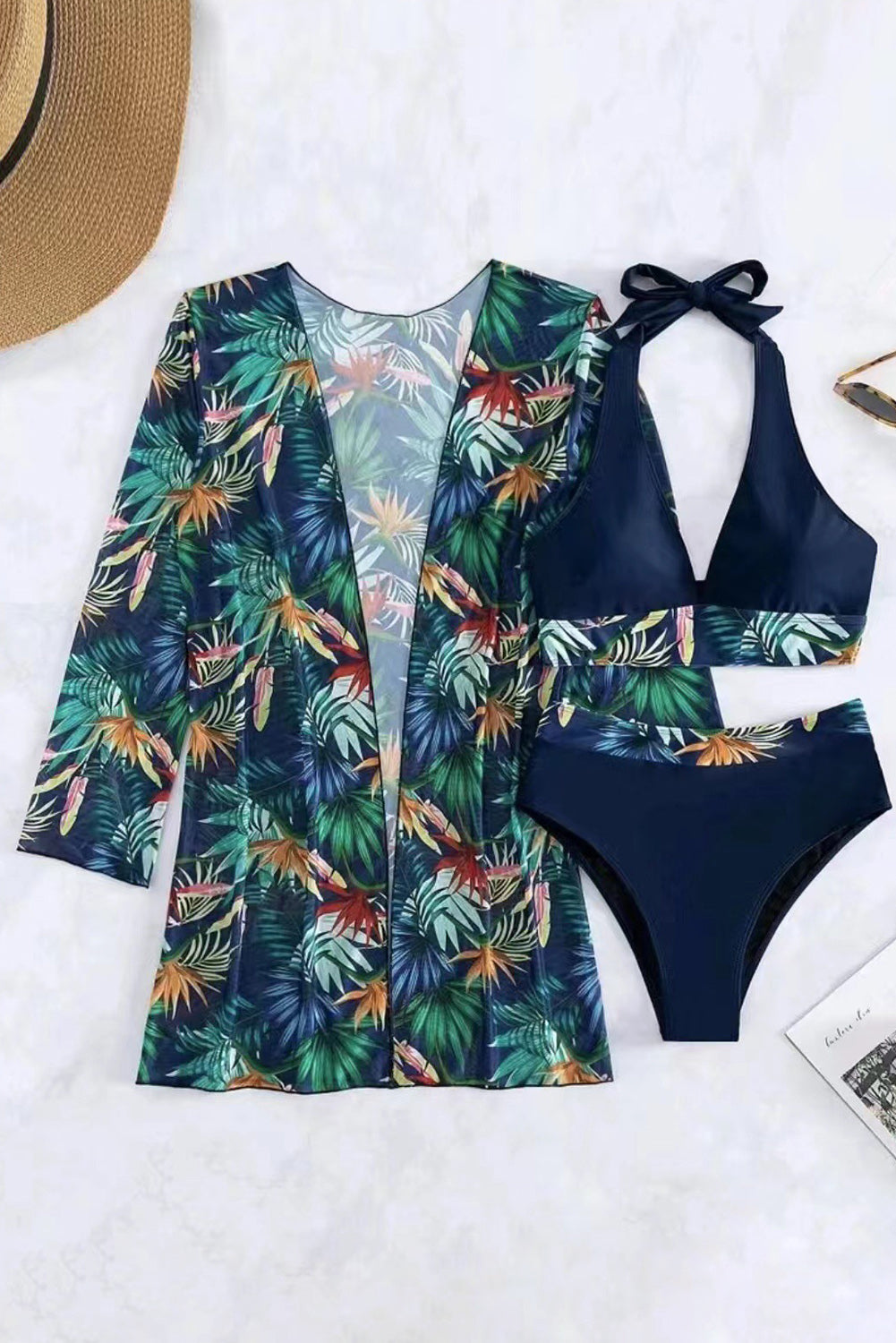 Conjunto de baño de tres piezas con cuello halter estampado