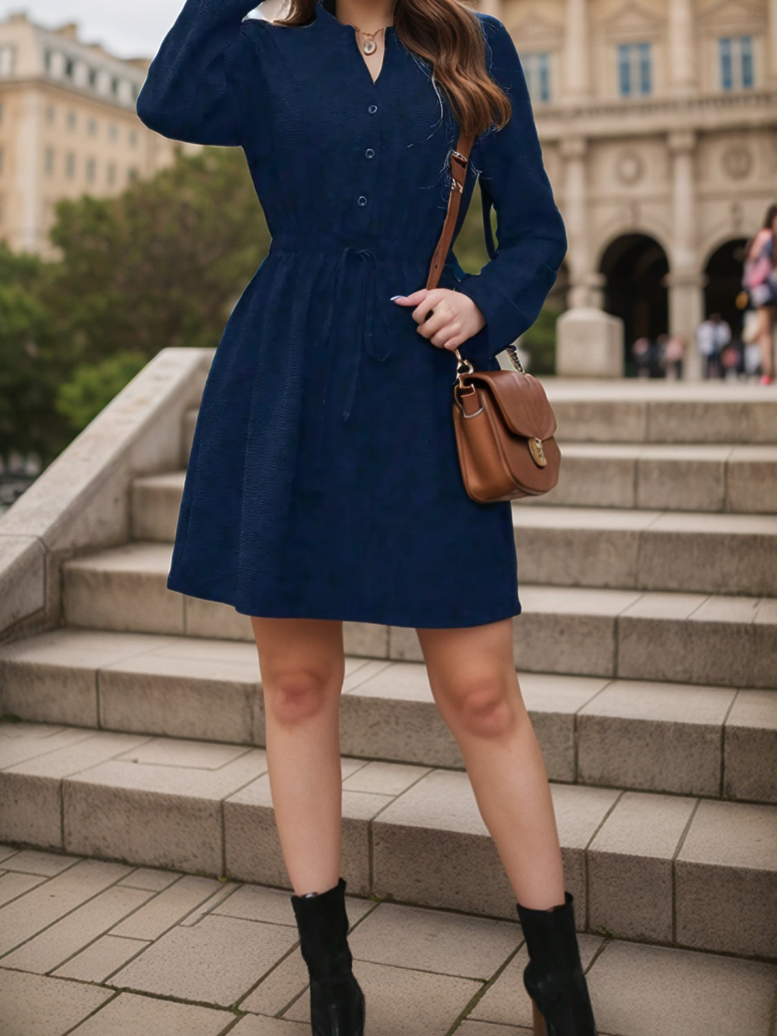 Vestido de manga larga con muescas y cordón en la cintura