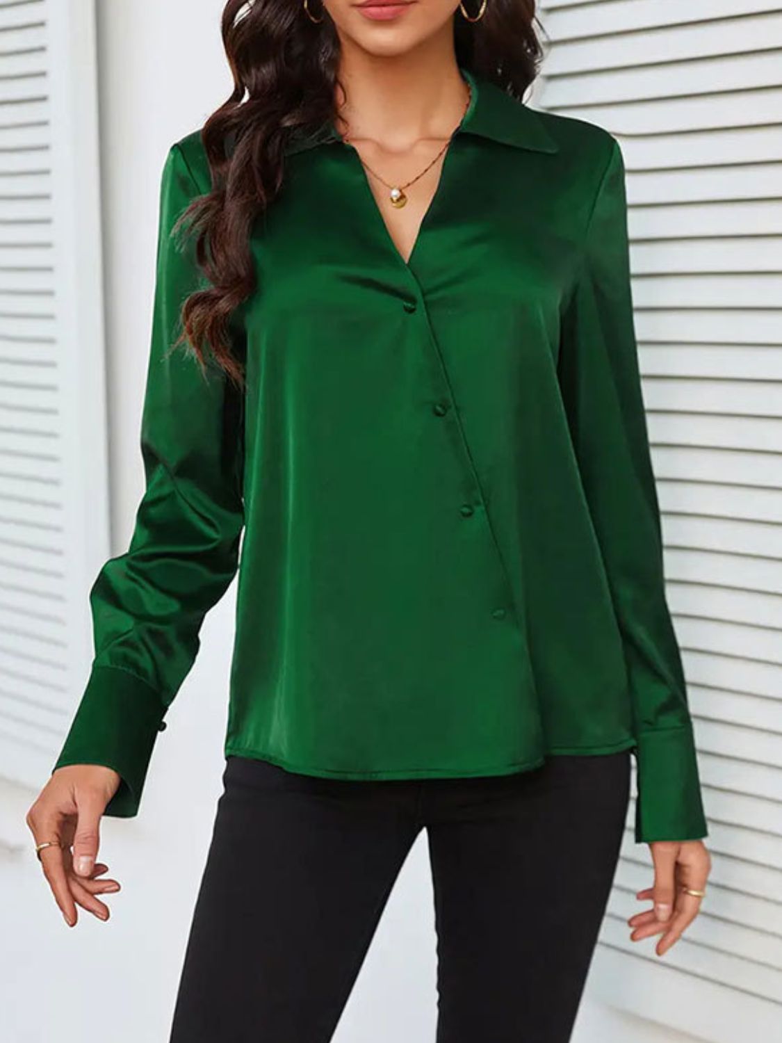 Camisa de manga larga con cuello abotonado
