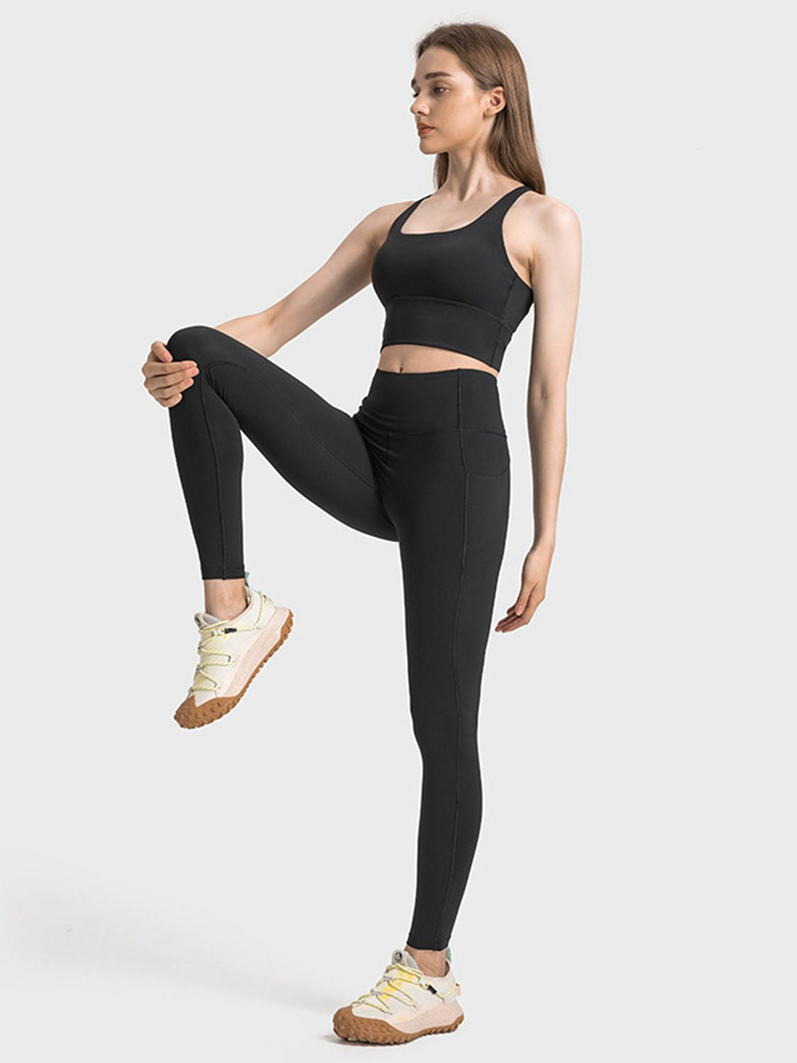 Scoop Neck Crisscross Straps Sports Bra – Stylish & Supportive