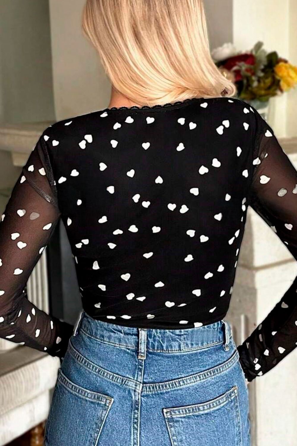 Body de manga larga con escote cuadrado y corazón