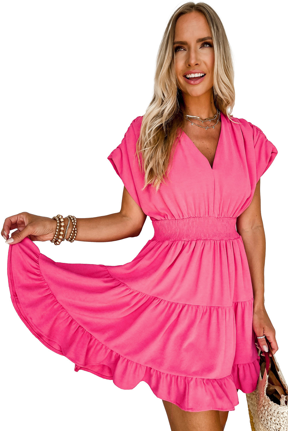 Vestido con volantes escalonados, cintura fruncida y mangas fruncidas en color rosa fresa