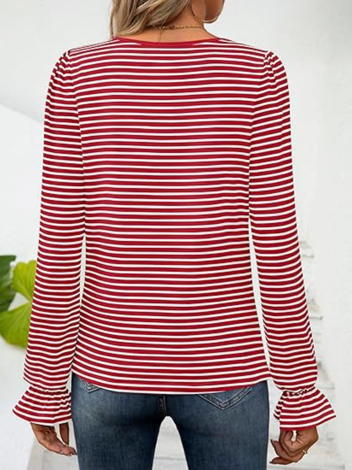 Blusa de rayas con escote cuadrado y mangas con volantes