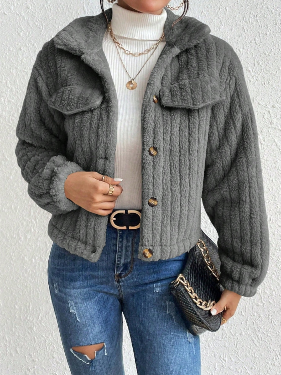 Chaqueta abotonada con cuello peludo