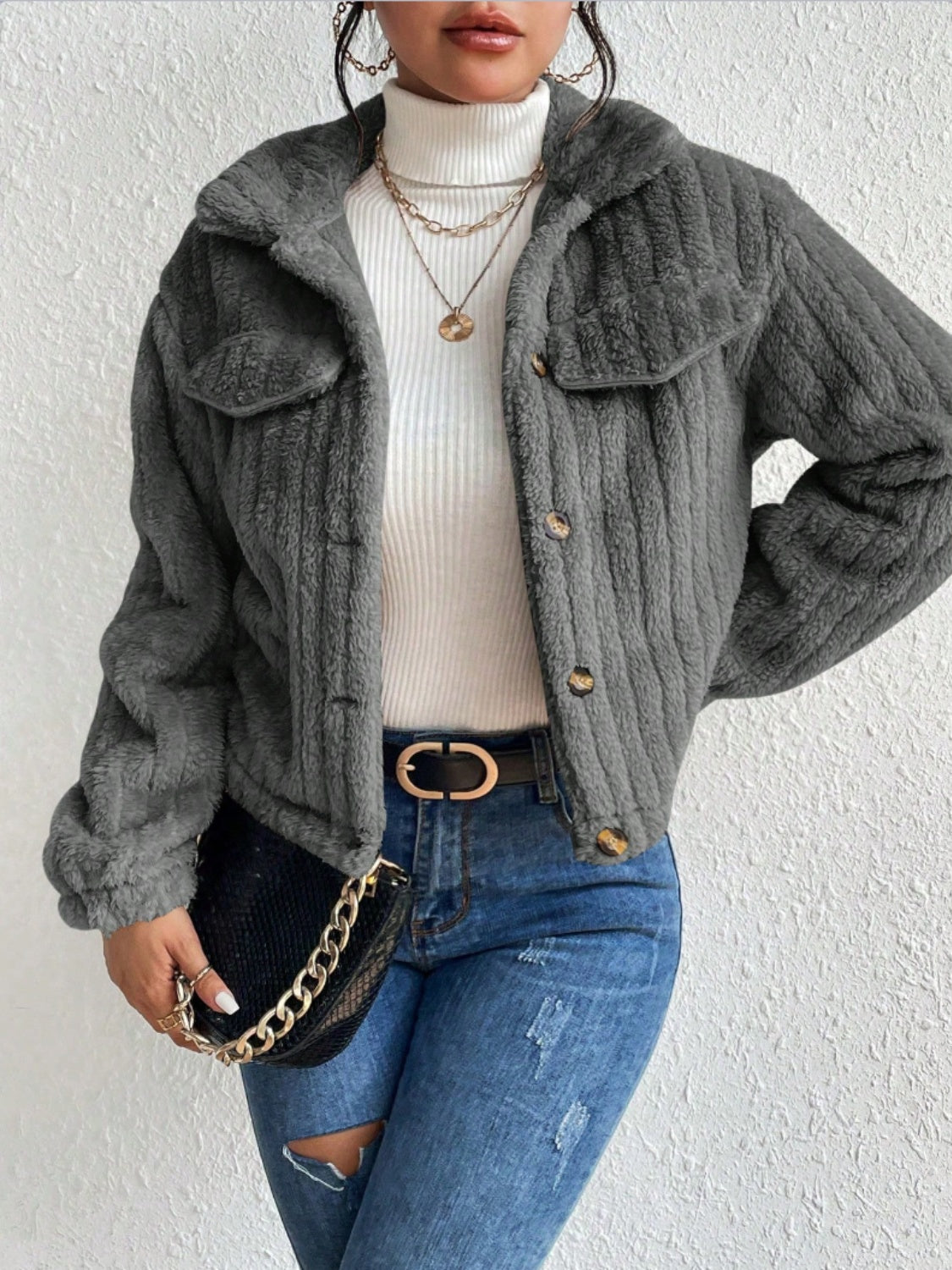 Chaqueta abotonada con cuello peludo
