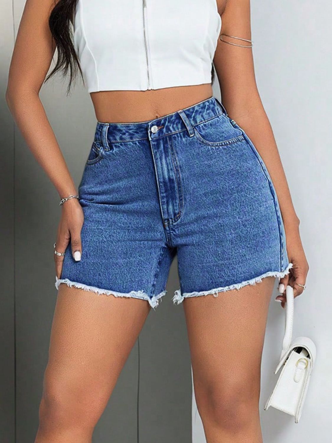 Pantalones cortos de mezclilla de cintura alta con dobladillo sin rematar