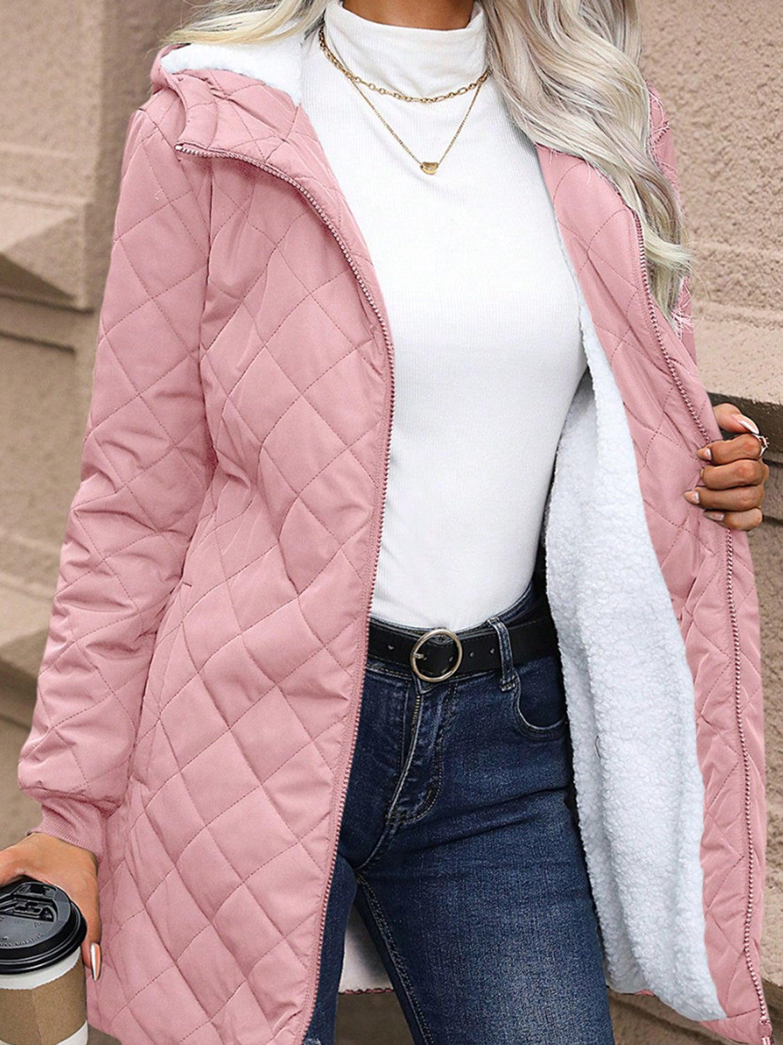 Chaqueta acolchada con capucha, cremallera y bolsillos