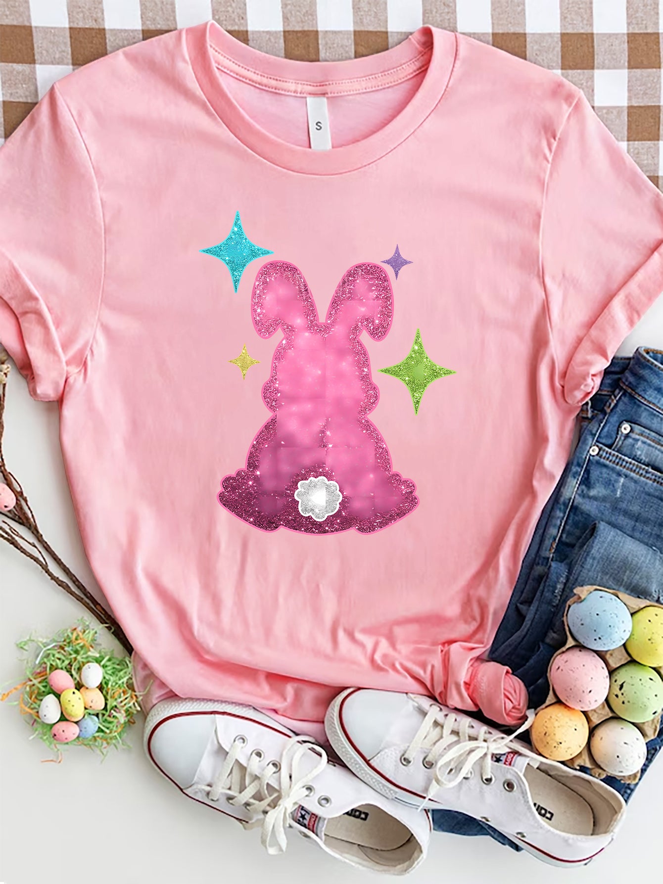 Camiseta de manga corta con cuello redondo y diseño de conejo