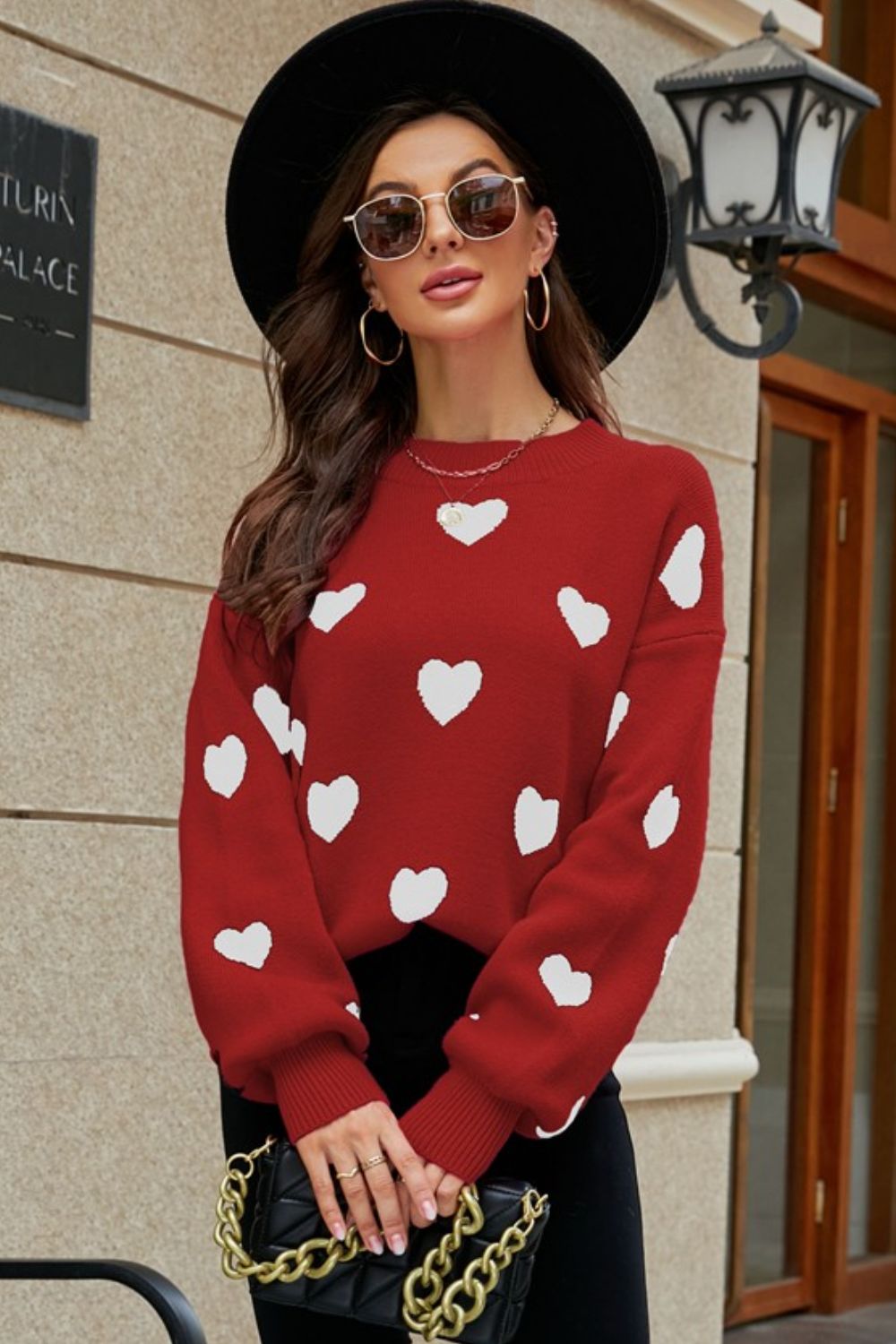 Suéter tipo túnica con cuello redondo y mangas abullonadas con estampado de corazón tejido a la derecha