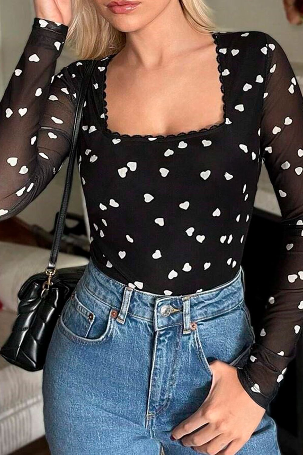 Body de manga larga con escote cuadrado y corazón