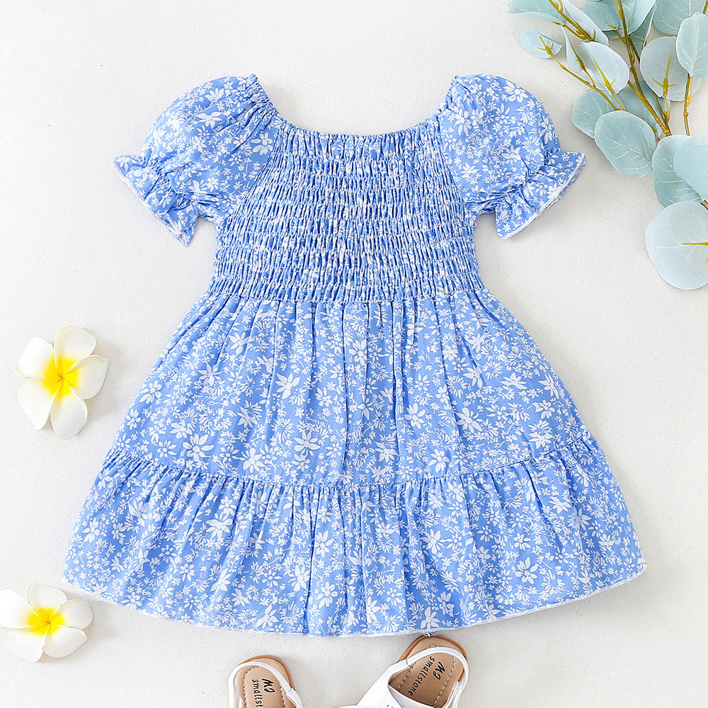 Vestido de niña con costuras florales