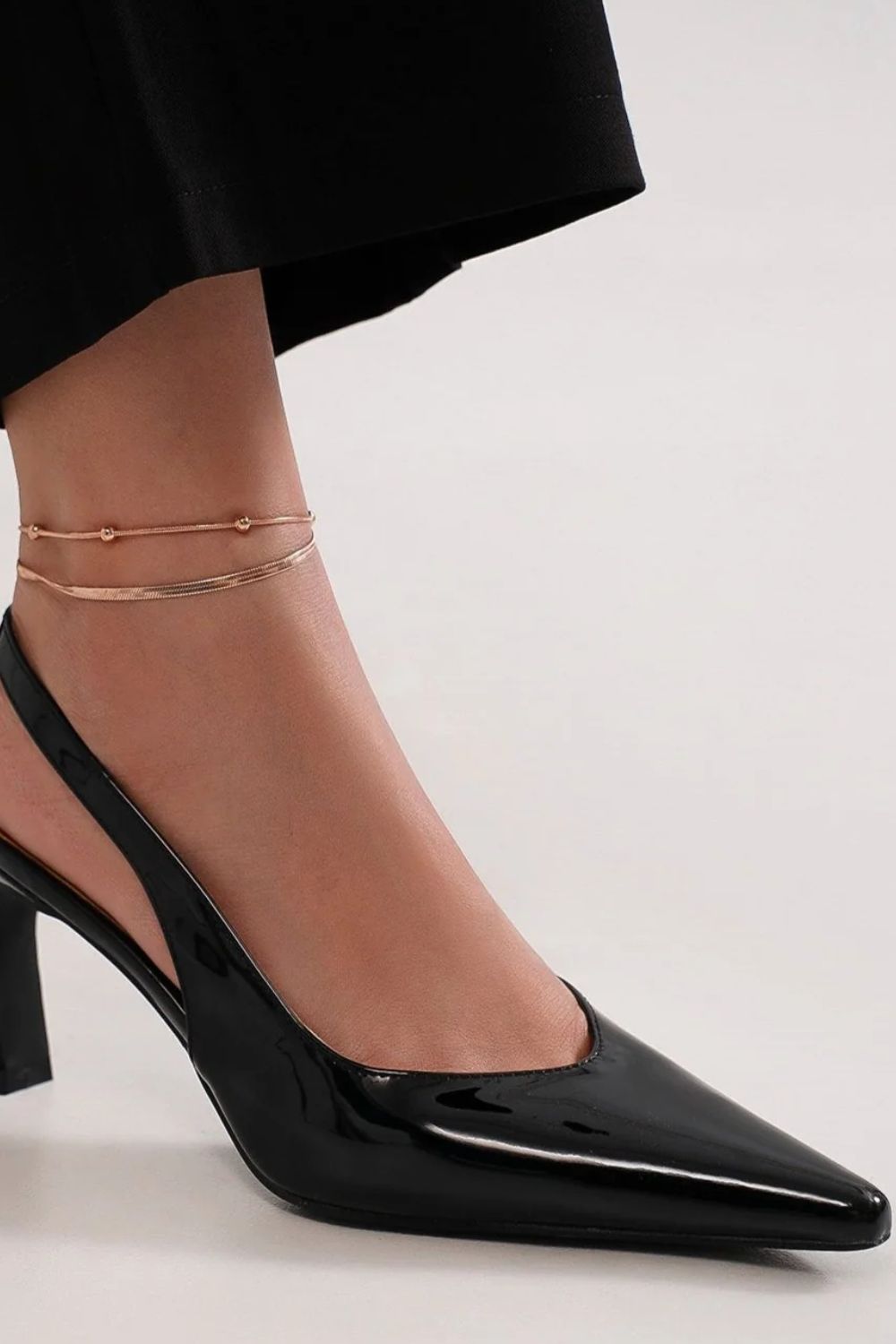 Zapatos de salón con tira trasera y punta en punta de piel sintética de Beast Fashion