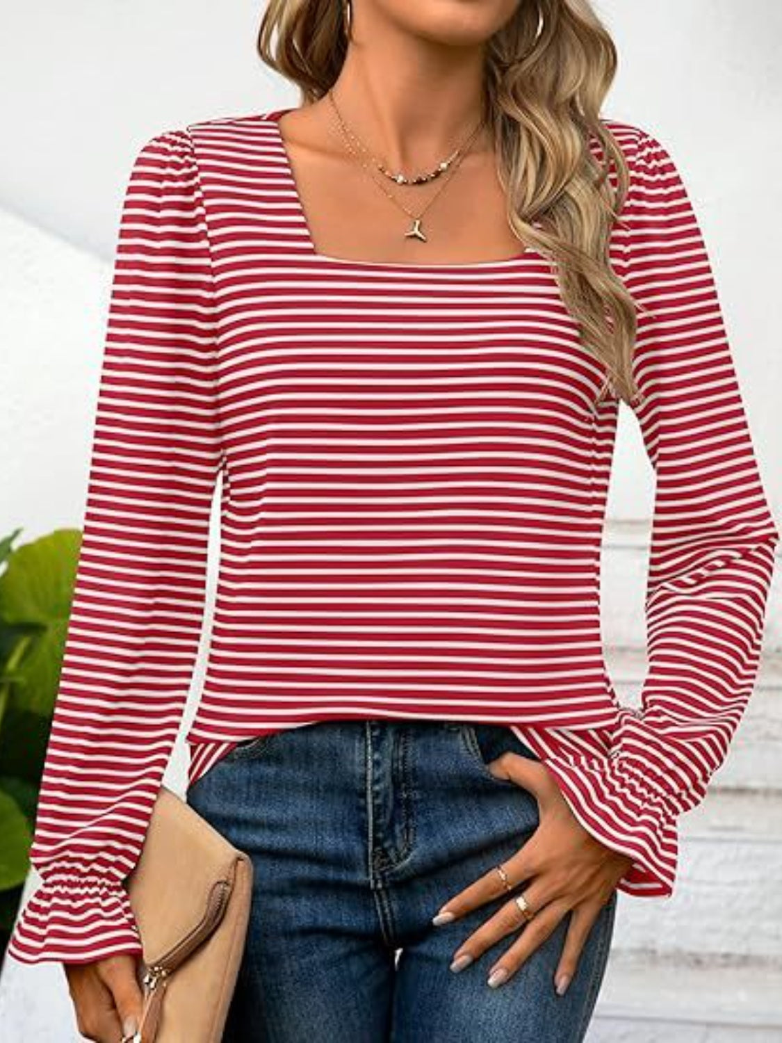 Blusa de rayas con escote cuadrado y mangas con volantes