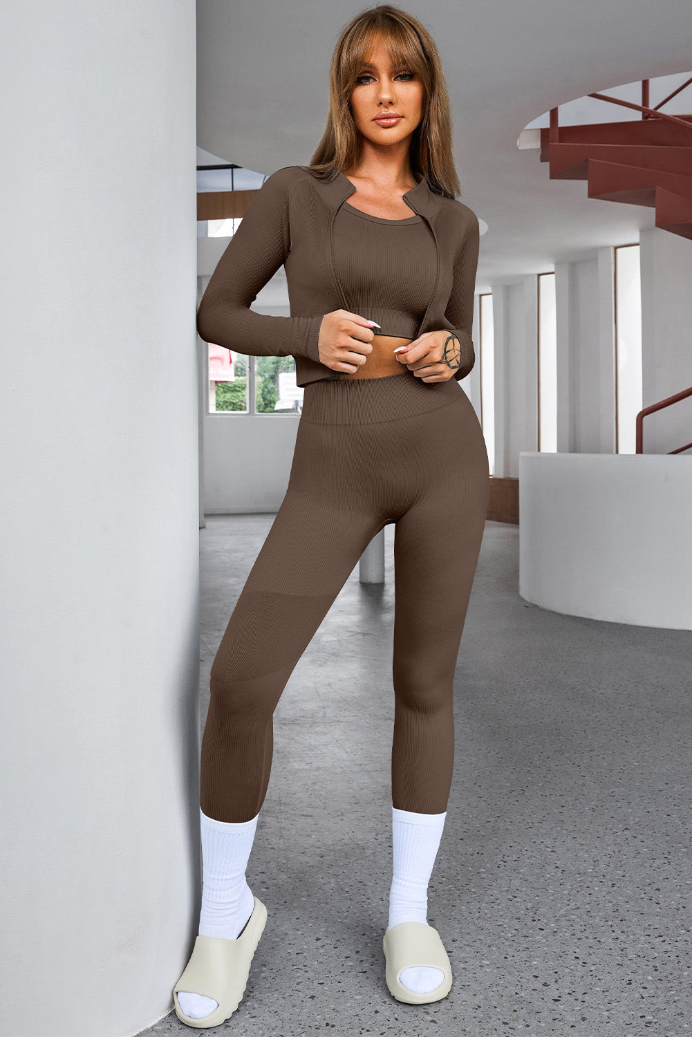 Conjunto de pantalón y top deportivo con tirantes cortos