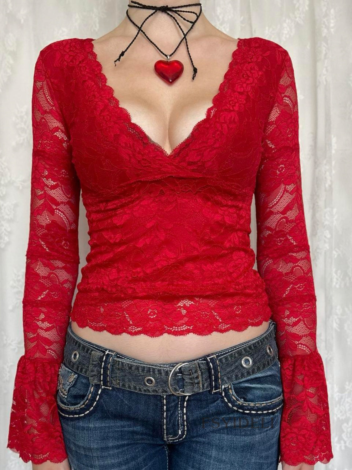 Blusa cruzada de encaje de manga larga