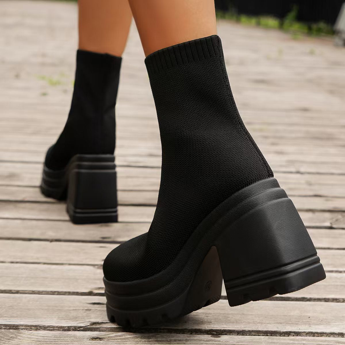 Botas de tacón de bloque y punta redonda
