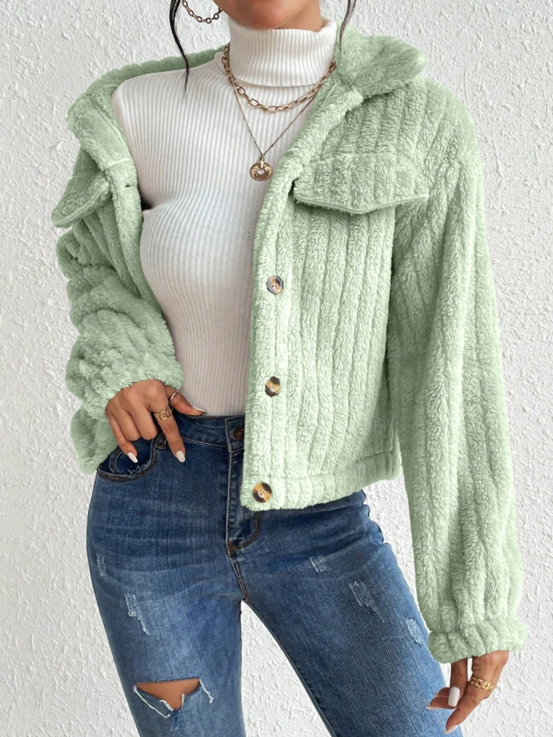 Chaqueta abotonada con cuello peludo