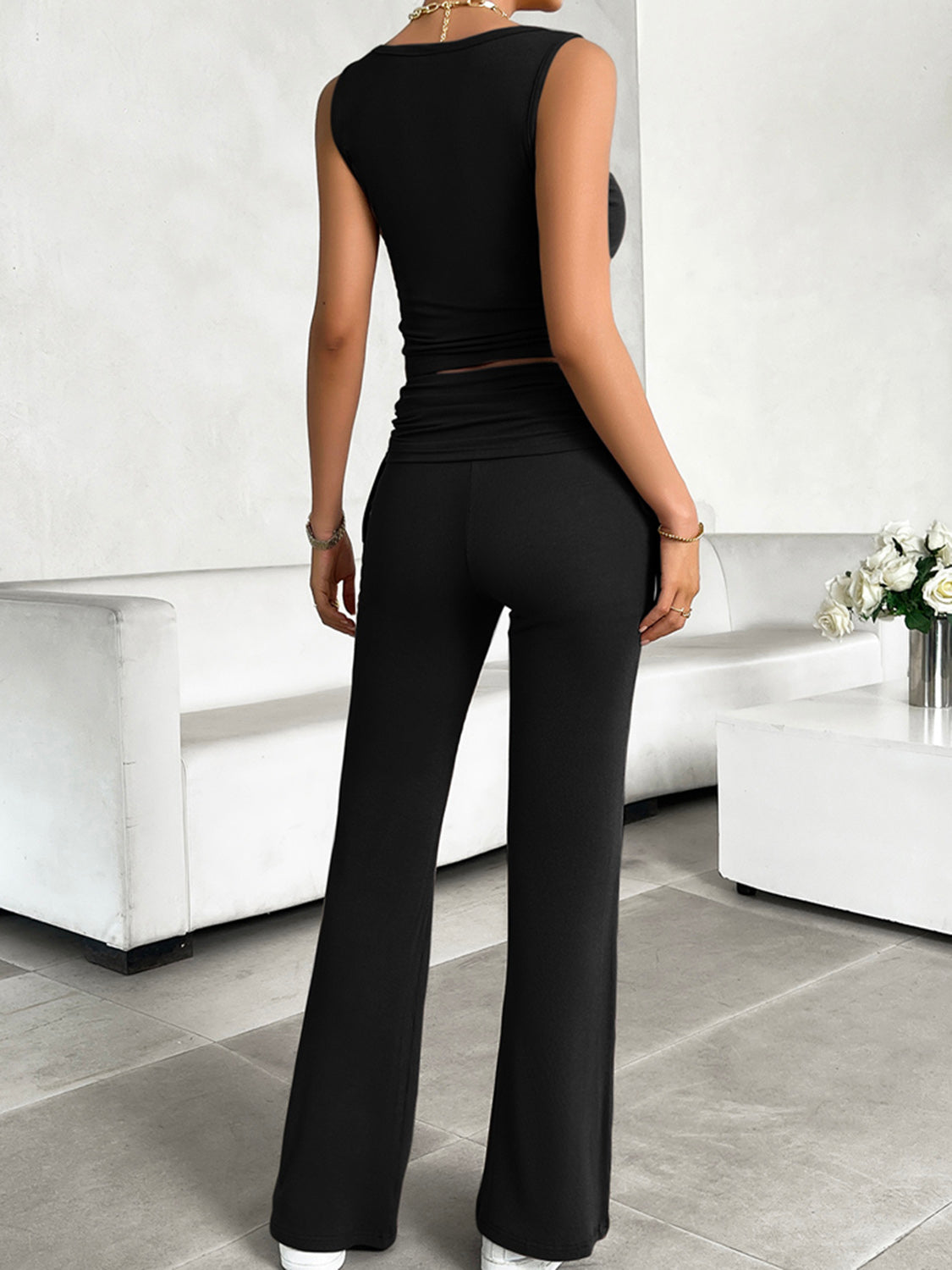Conjunto de camiseta y pantalón de cuello redondo acanalado