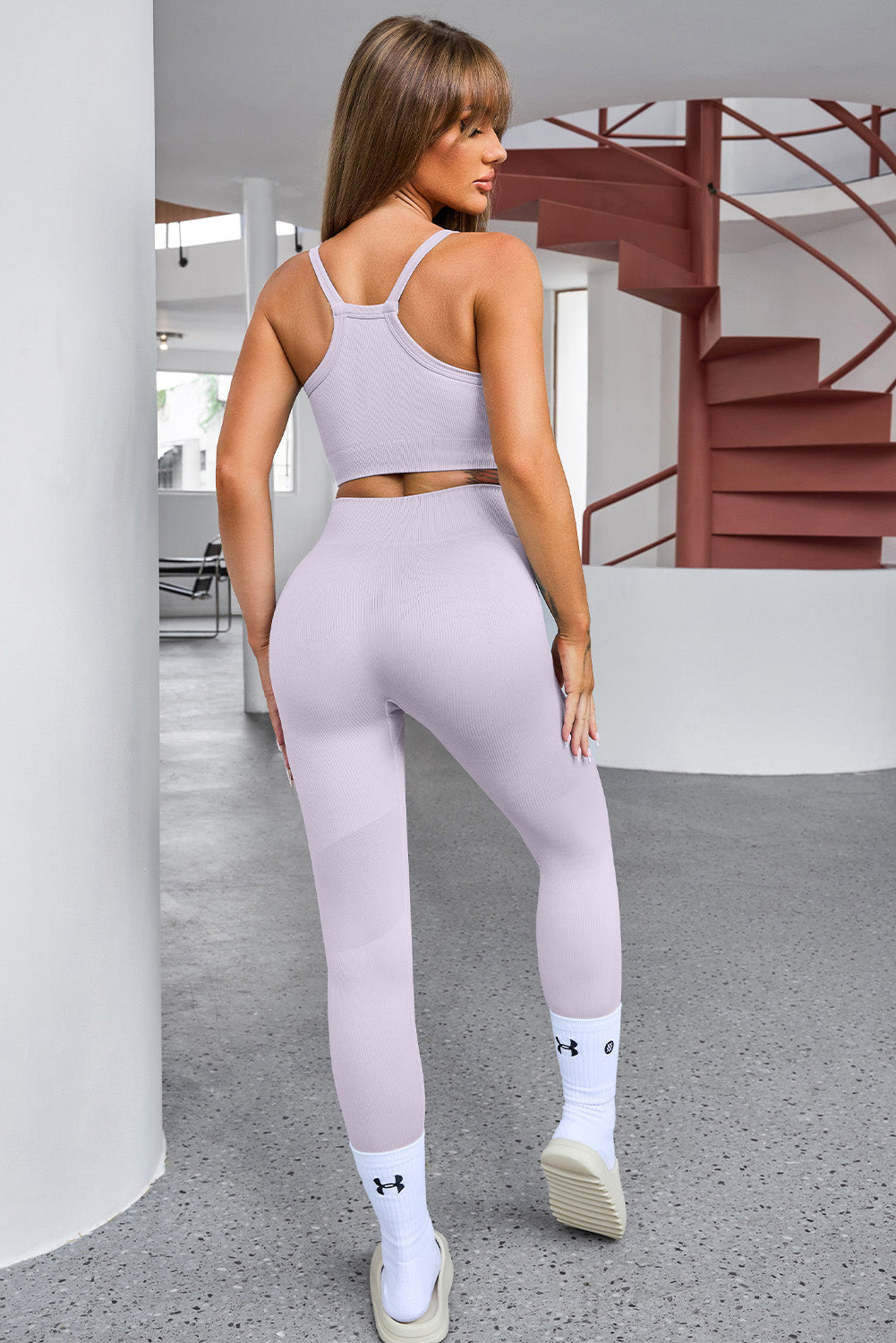 Conjunto de pantalón y top deportivo con tirantes cortos