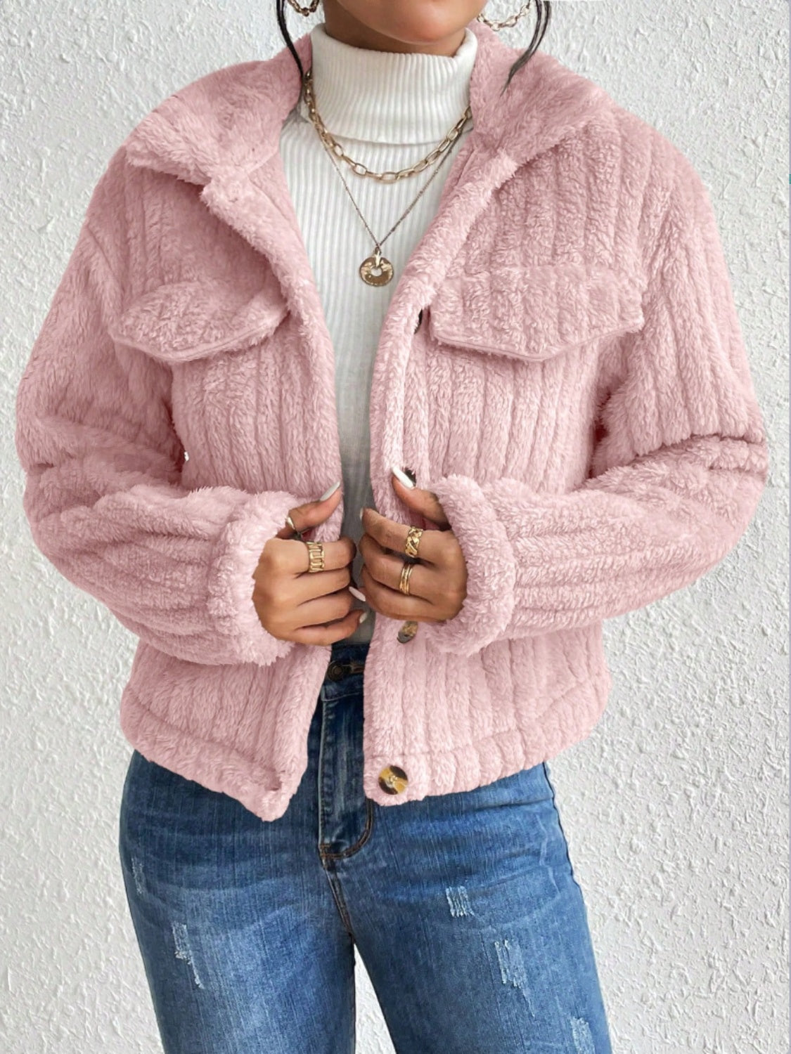 Chaqueta abotonada con cuello peludo