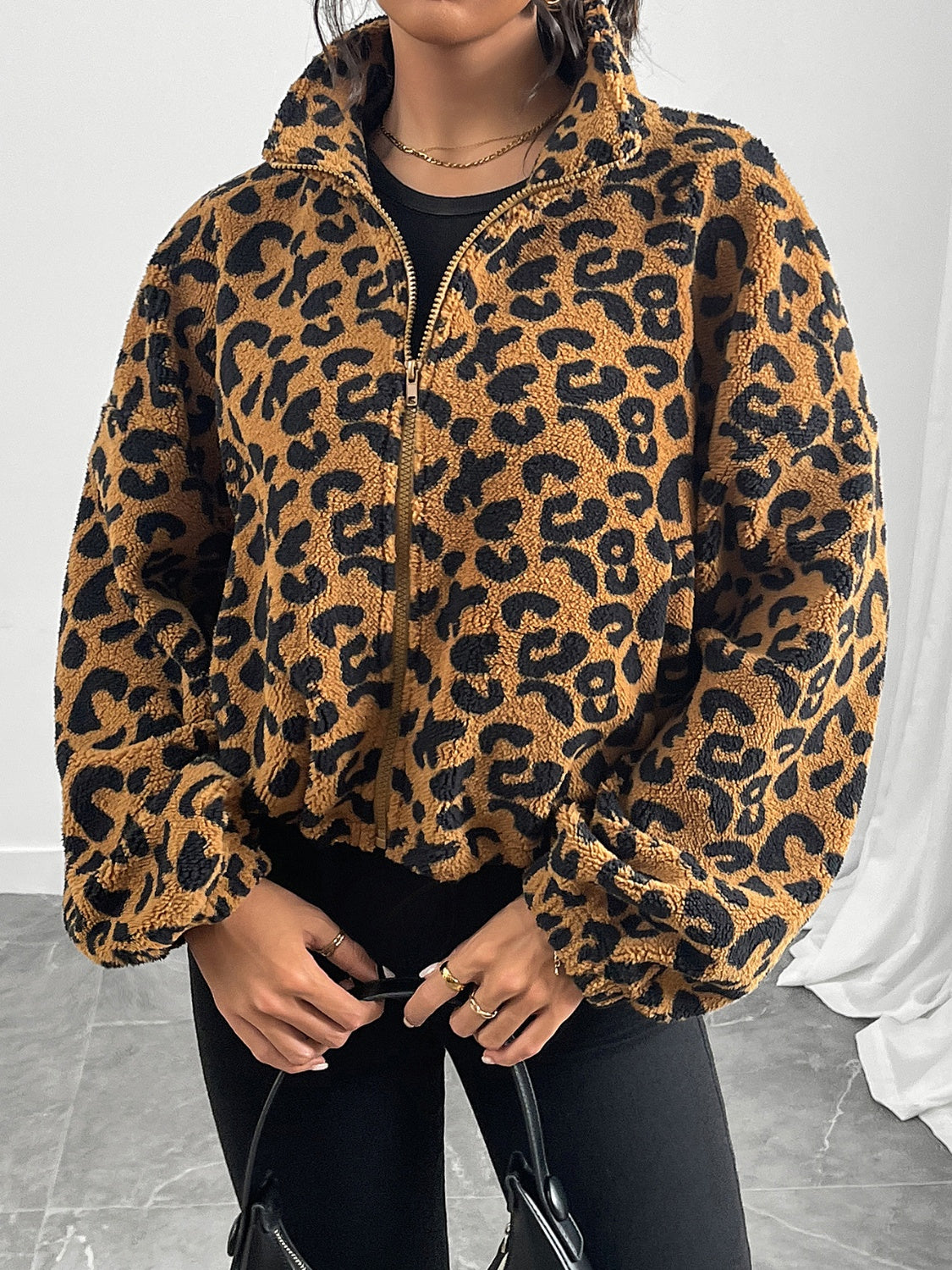 Chaqueta de manga larga con cremallera y estampado de leopardo