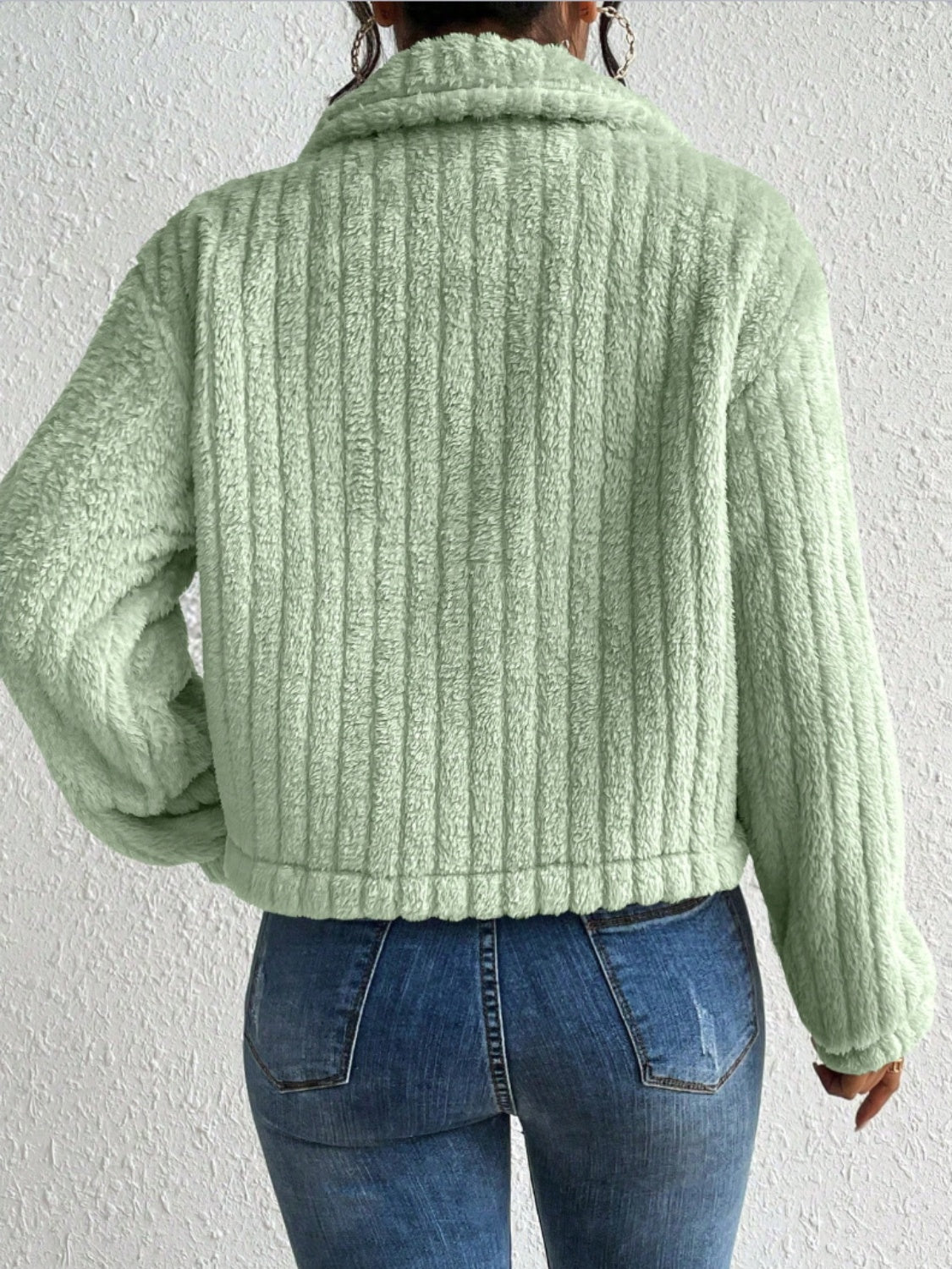 Chaqueta abotonada con cuello peludo