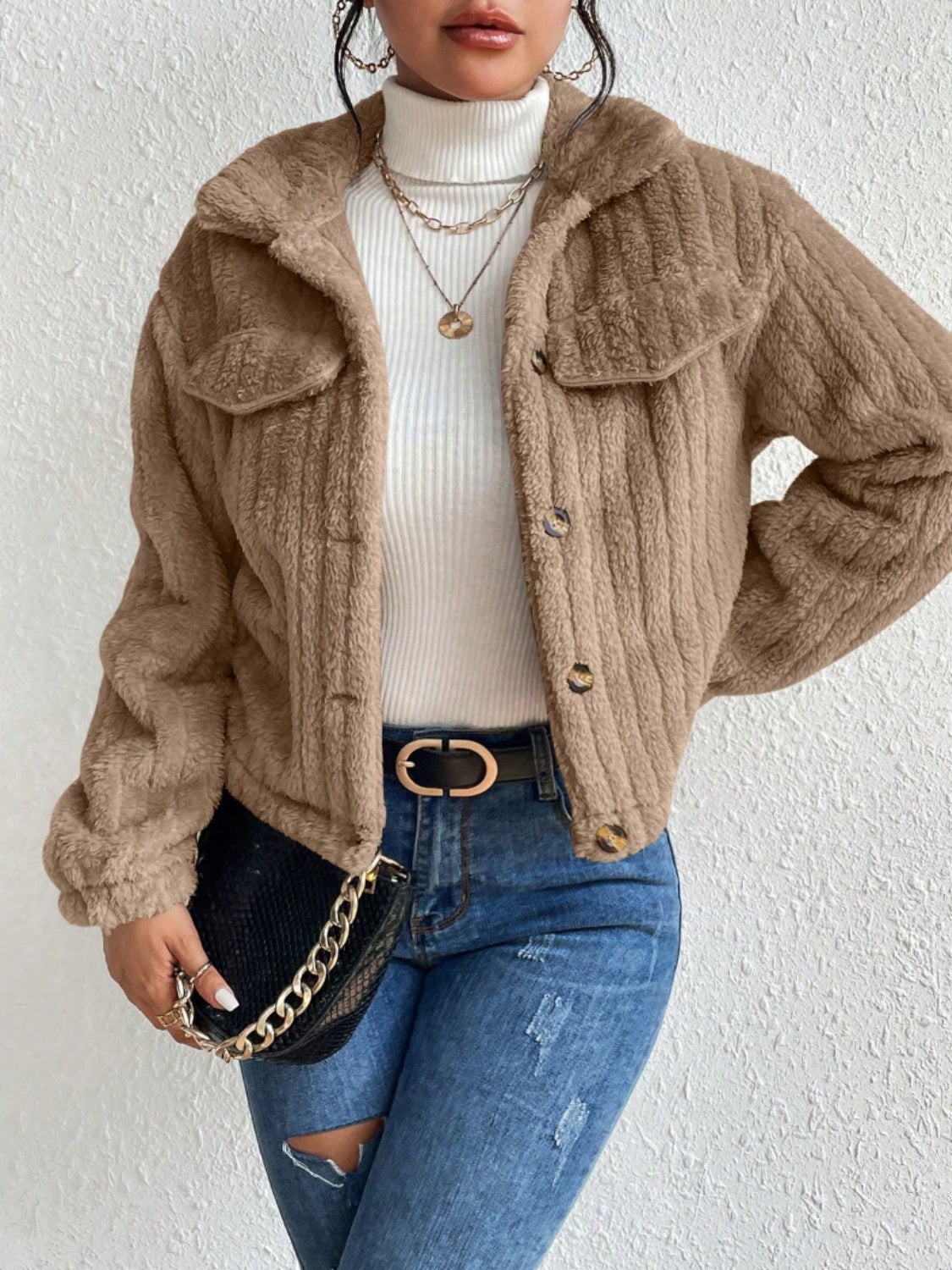Chaqueta abotonada con cuello peludo