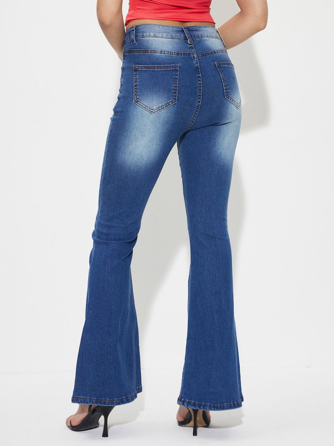 Jeans bootcut de tiro medio