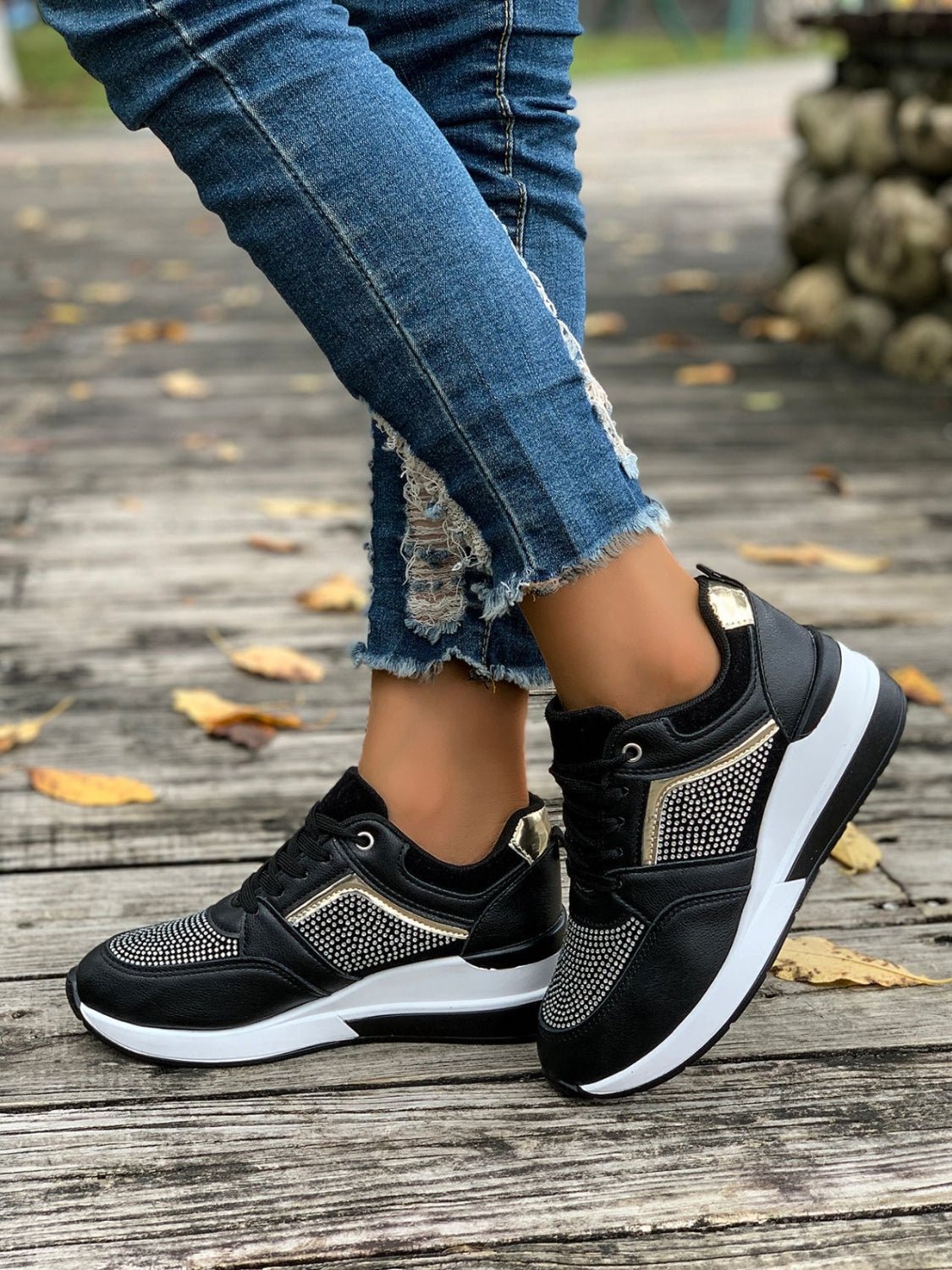 Zapatillas de cuña con cordones y diamantes de imitación