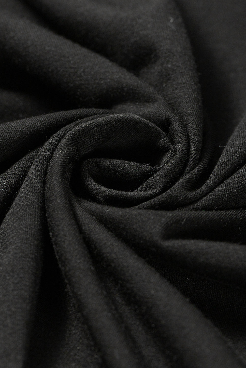 Vestido camisero plisado con mangas abullonadas y cuello con muescas en color negro