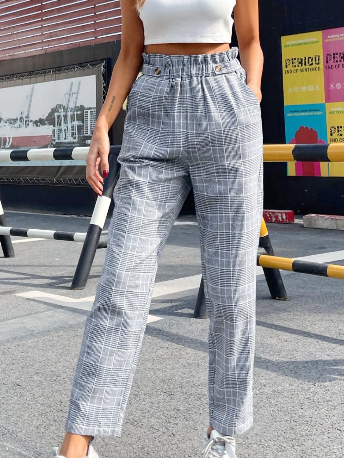 Pantalones rectos con cintura elástica a cuadros