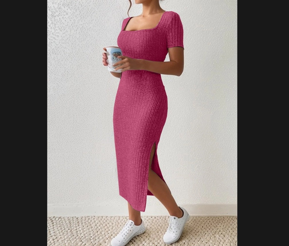 Vestido de punto acanalado con aberturas laterales y cuello cuadrado