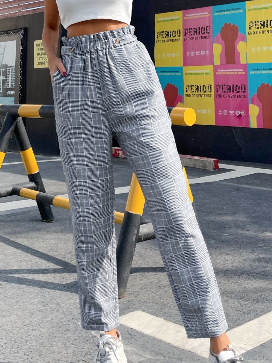 Pantalones rectos con cintura elástica a cuadros