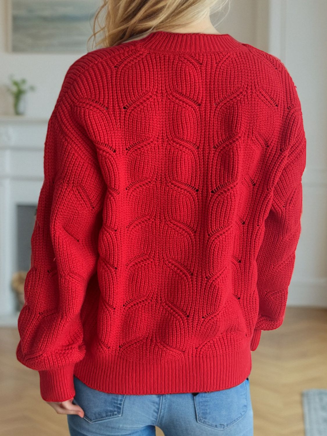 Suéter de cuello redondo y hombros caídos con diseño calado
