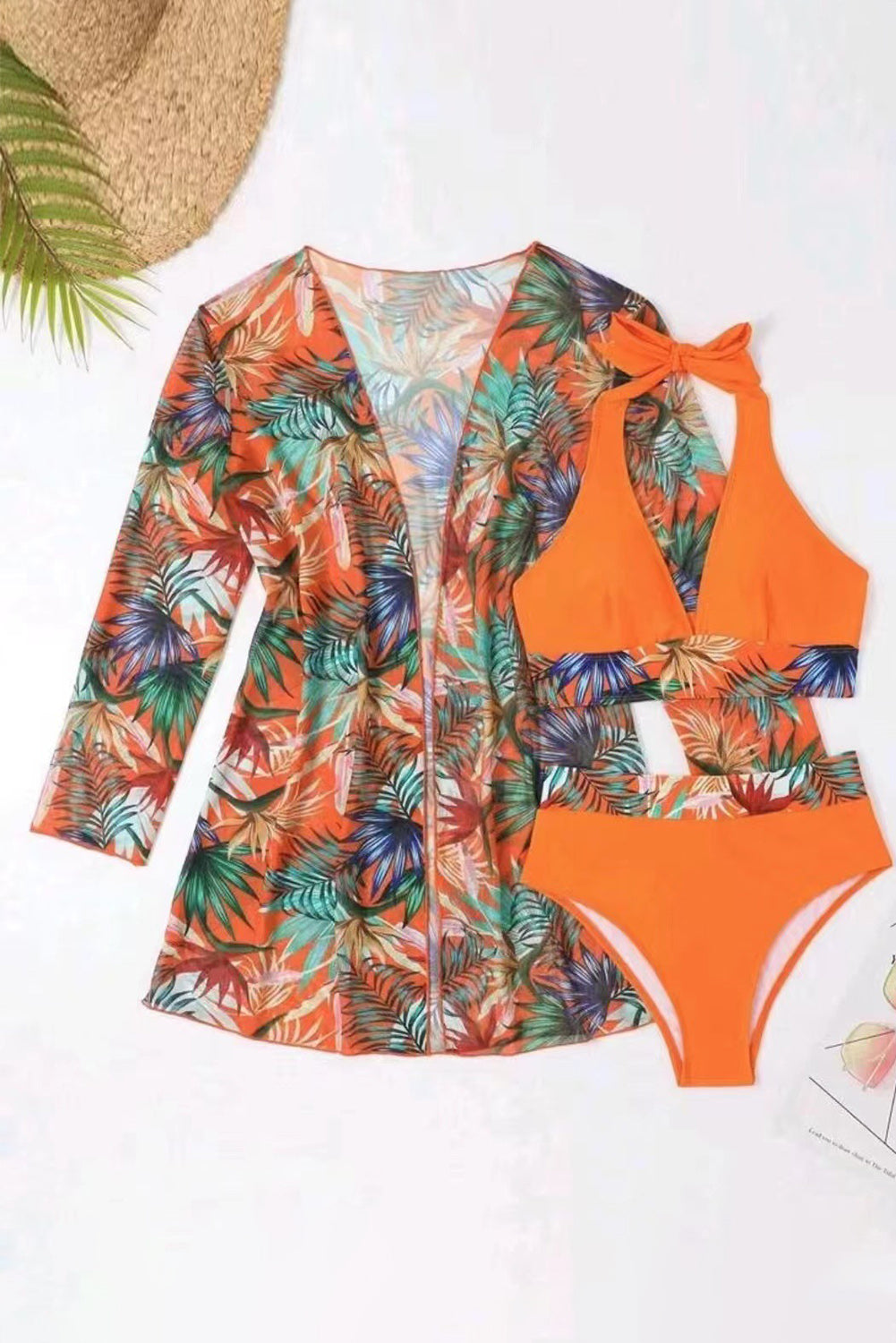 Conjunto de baño de tres piezas con cuello halter estampado