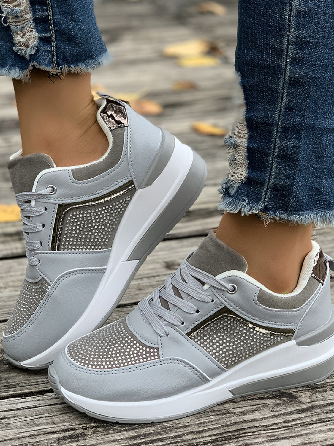 Zapatillas de cuña con cordones y diamantes de imitación