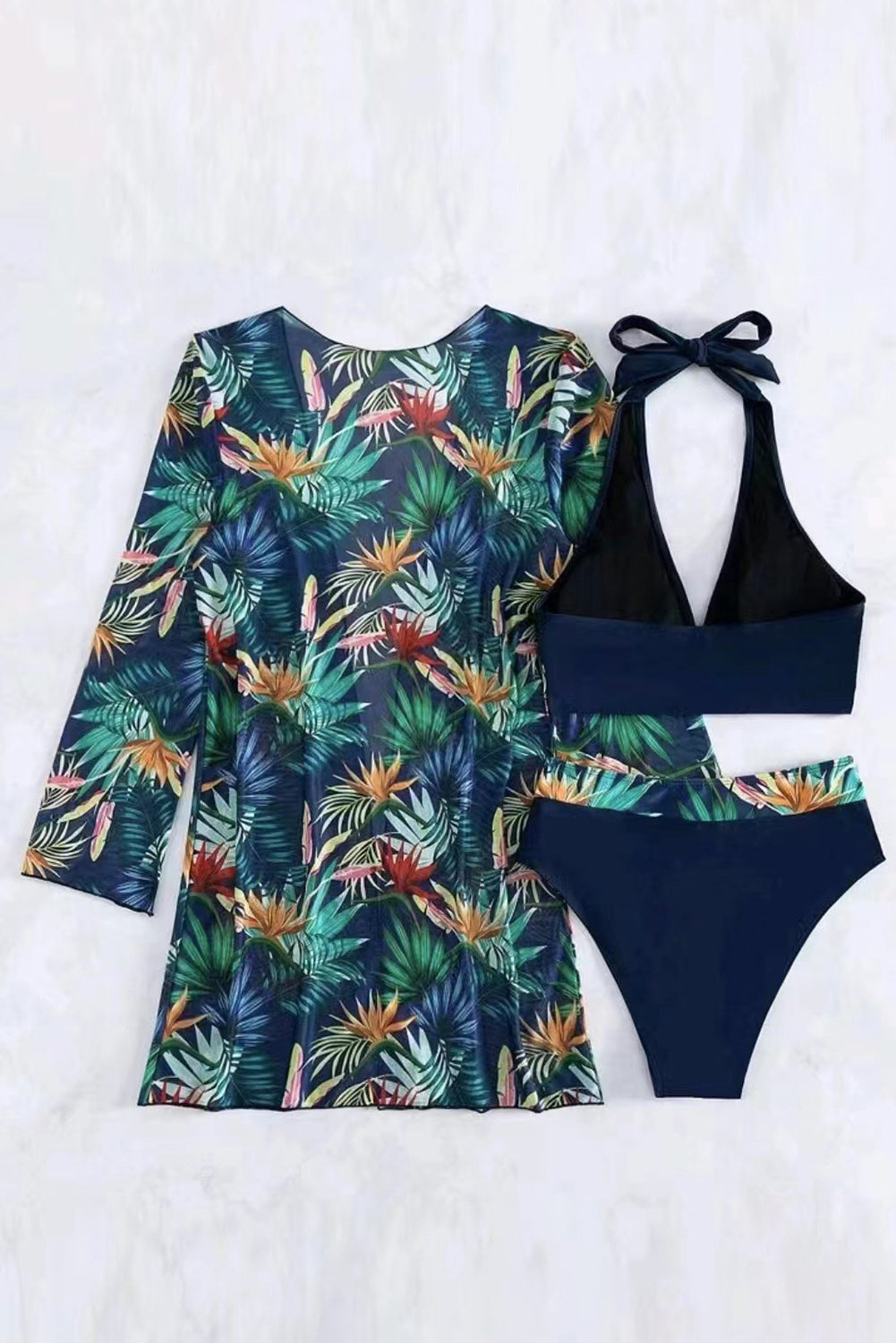 Conjunto de baño de tres piezas con cuello halter estampado