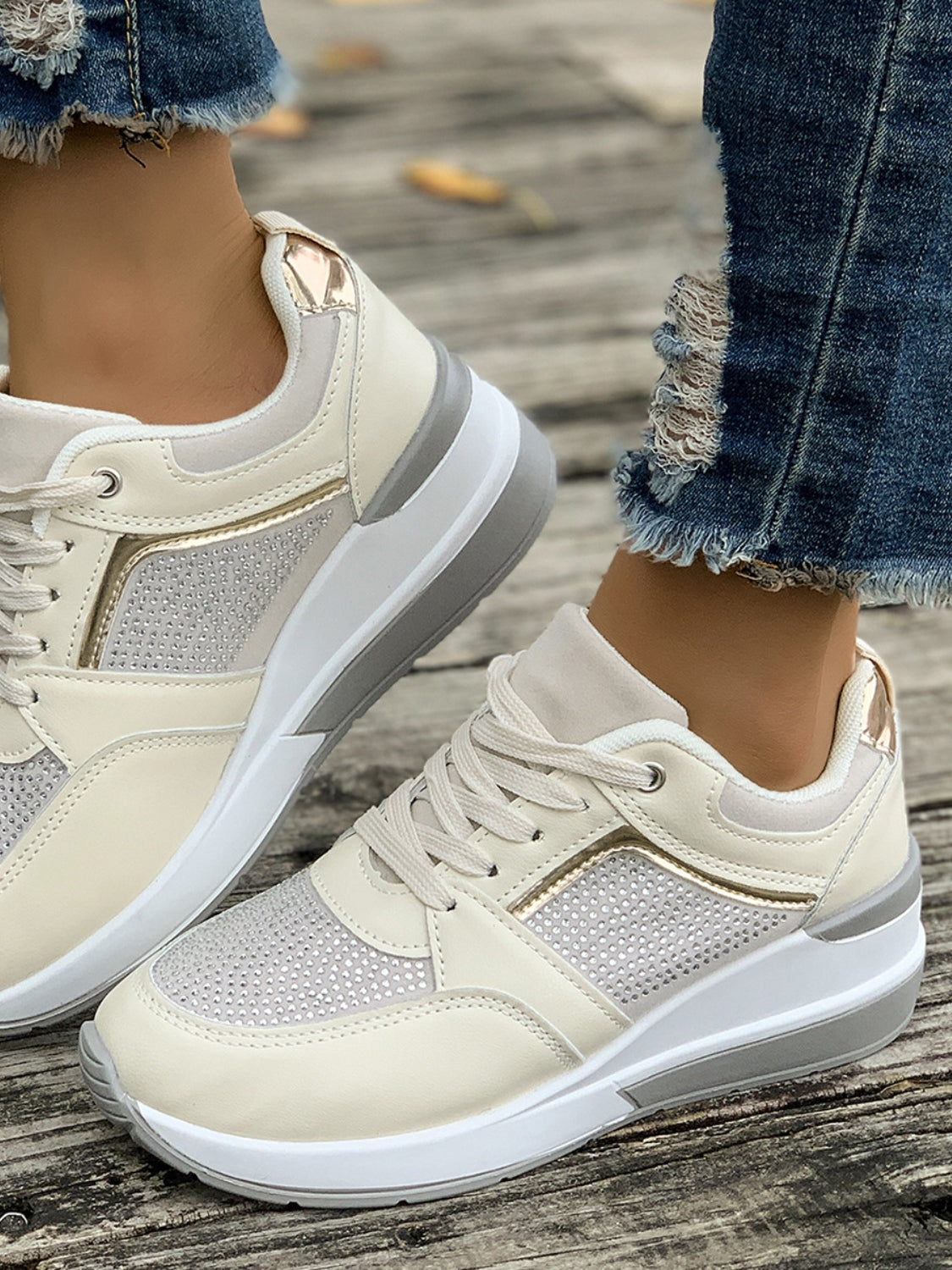 Zapatillas de cuña con cordones y diamantes de imitación