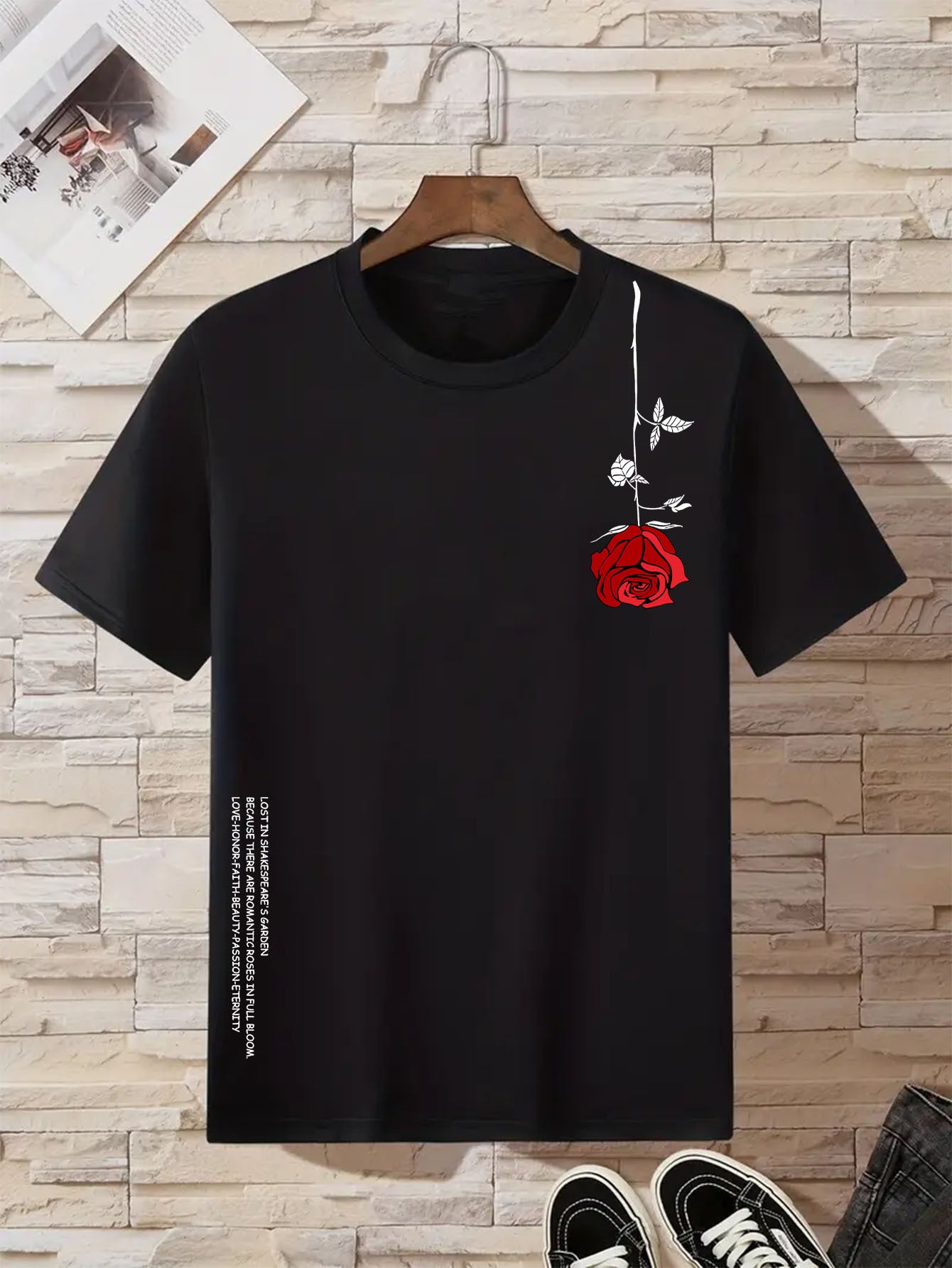 Camiseta retro con cuello redondo, mangas cortas y estampado de rosas invertidas