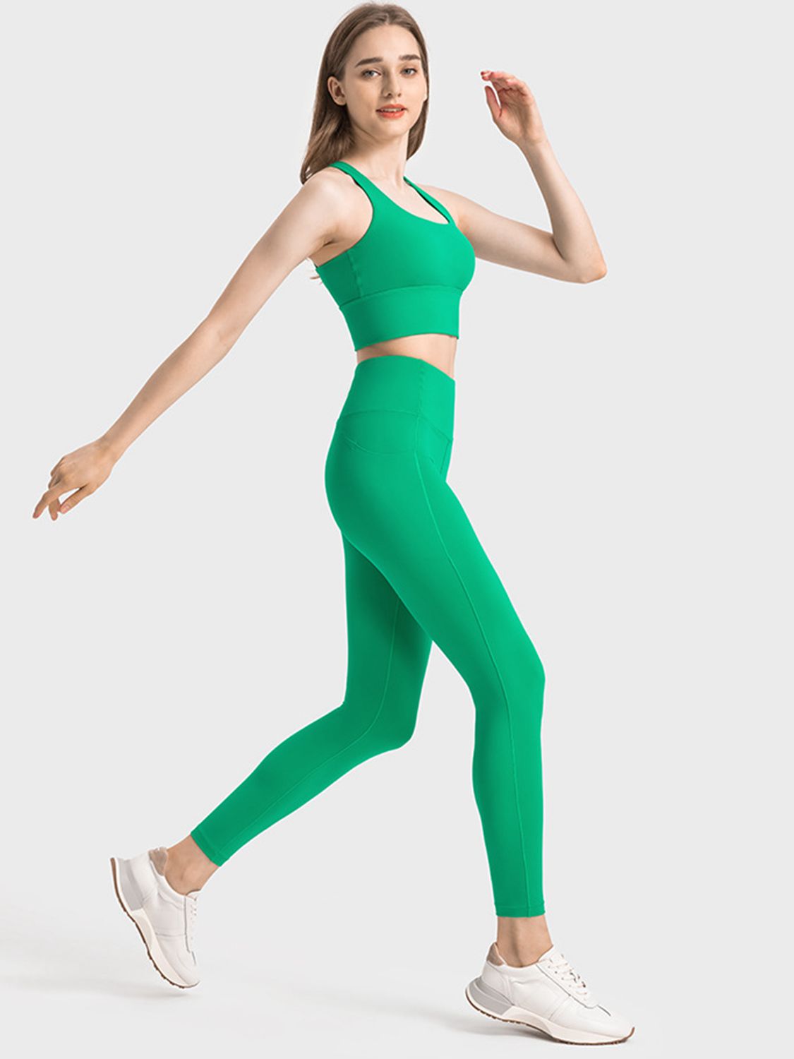 Scoop Neck Crisscross Straps Sports Bra – Stylish & Supportive