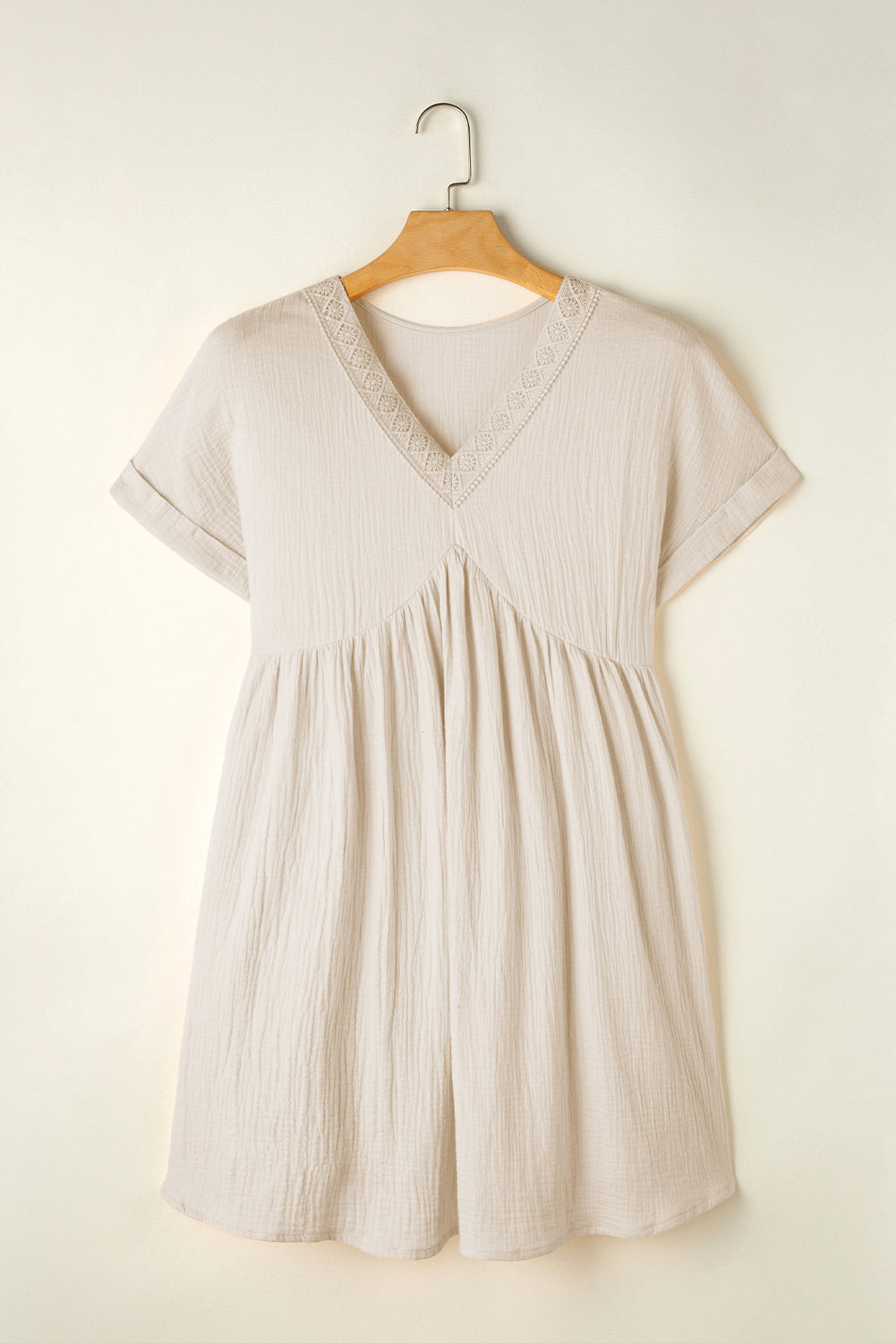 Vestido corto de encaje con escote en V y mangas cortas, color negro