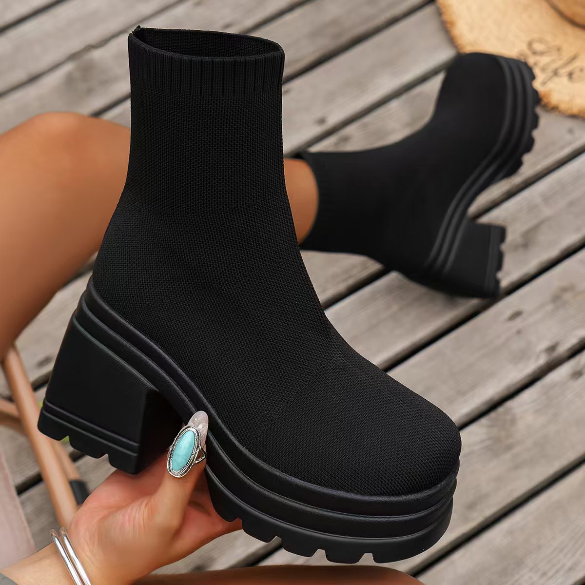 Botas de tacón de bloque y punta redonda