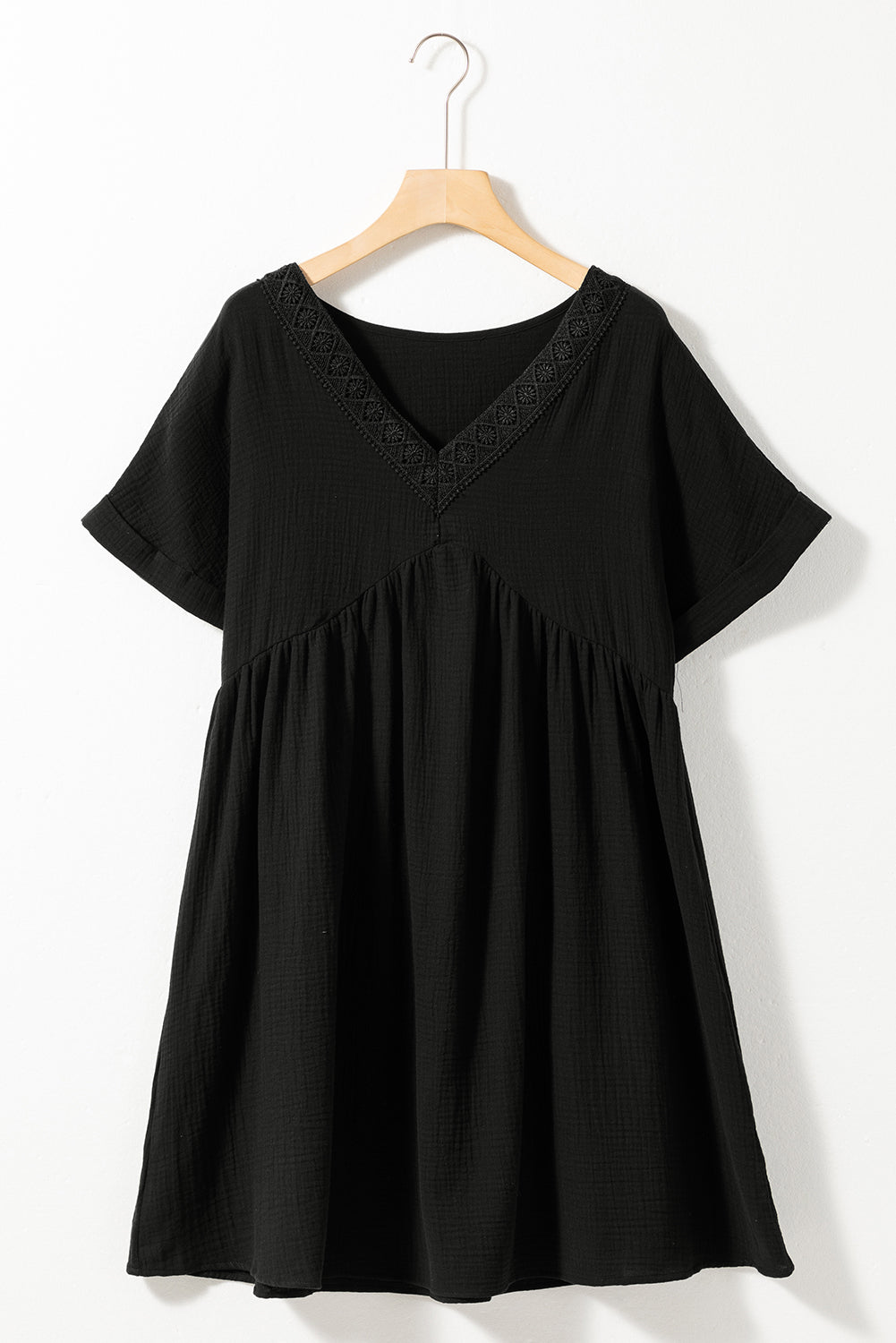 Vestido corto de encaje con escote en V y mangas cortas, color negro