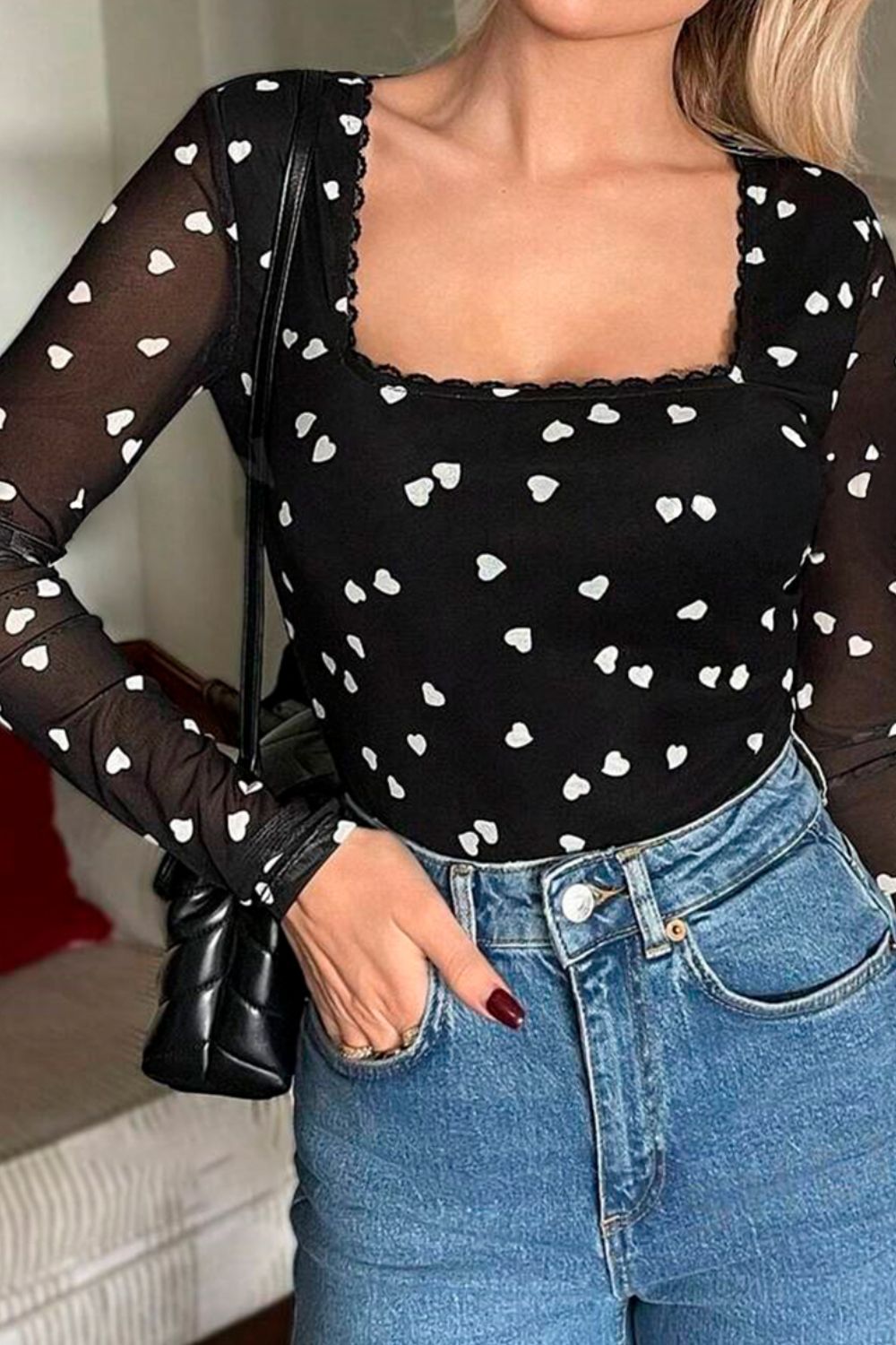 Body de manga larga con escote cuadrado y corazón