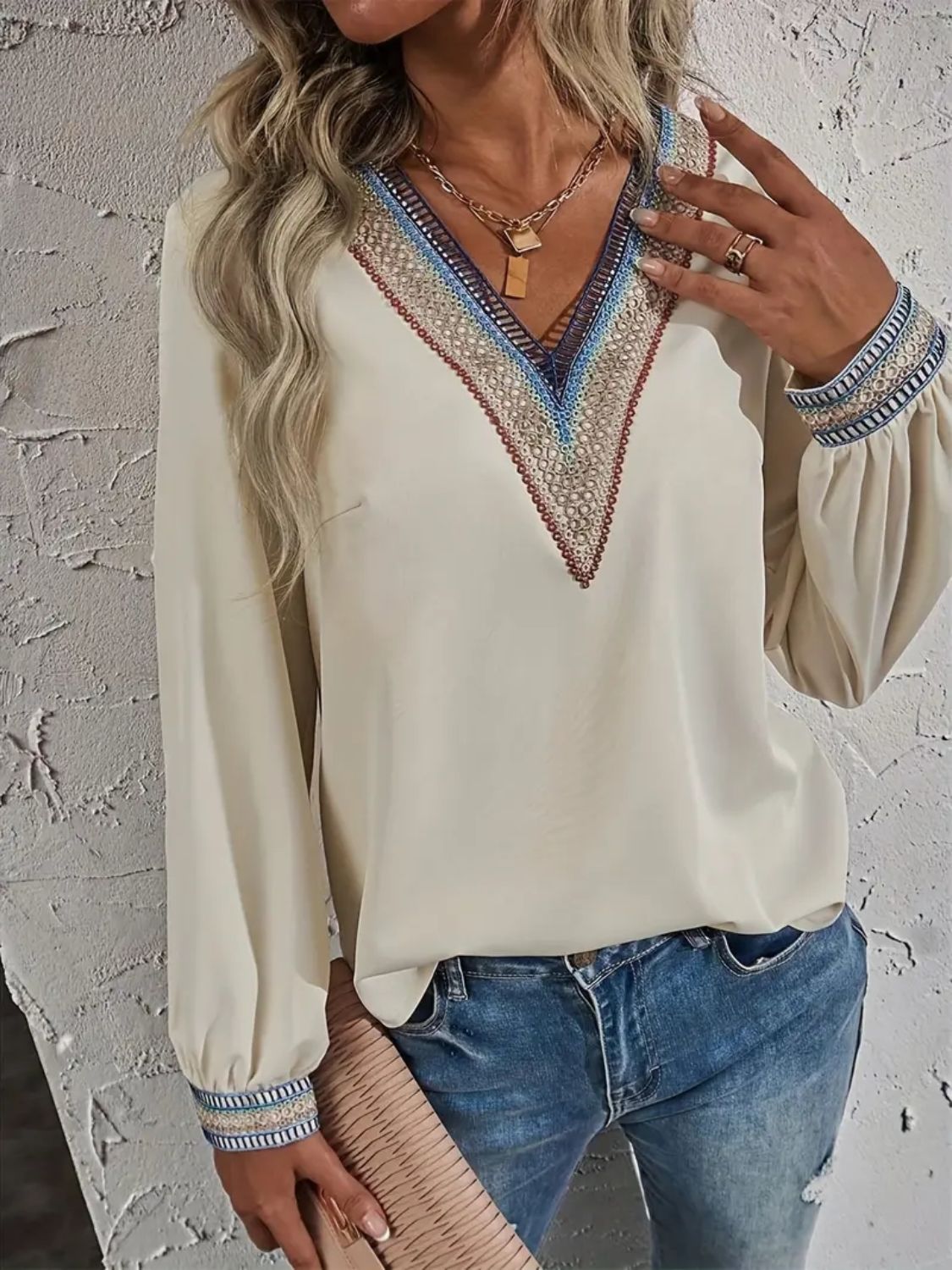Blusa de manga larga con escote en V en contraste