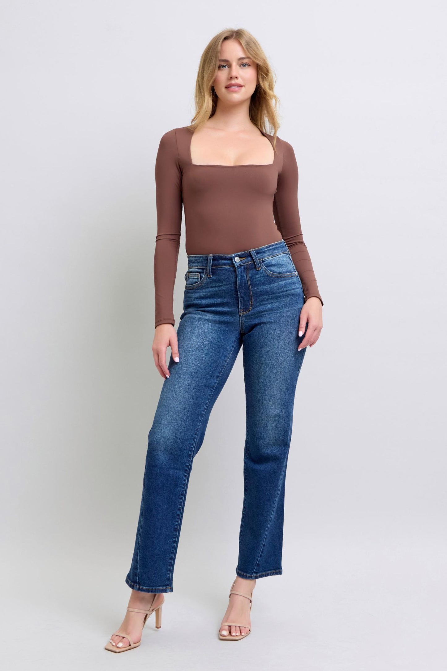 Vaqueros rectos con bolsillos y detalle de costura lateral de talla grande de Judy Blue