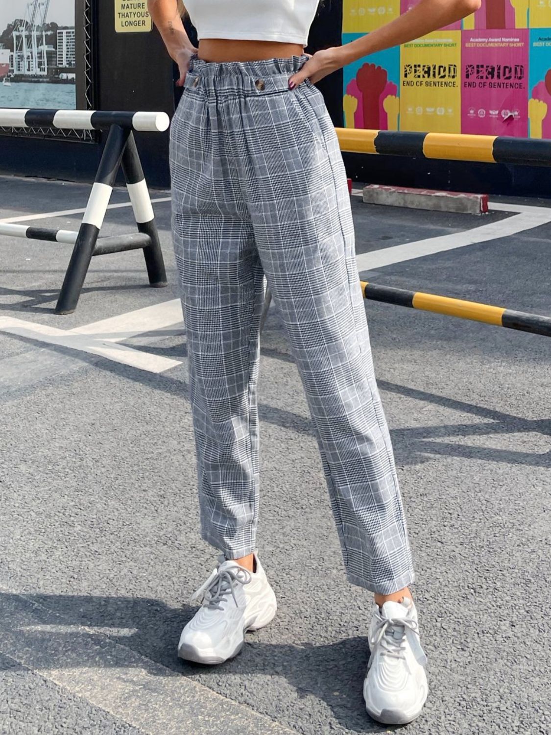 Pantalones rectos con cintura elástica a cuadros
