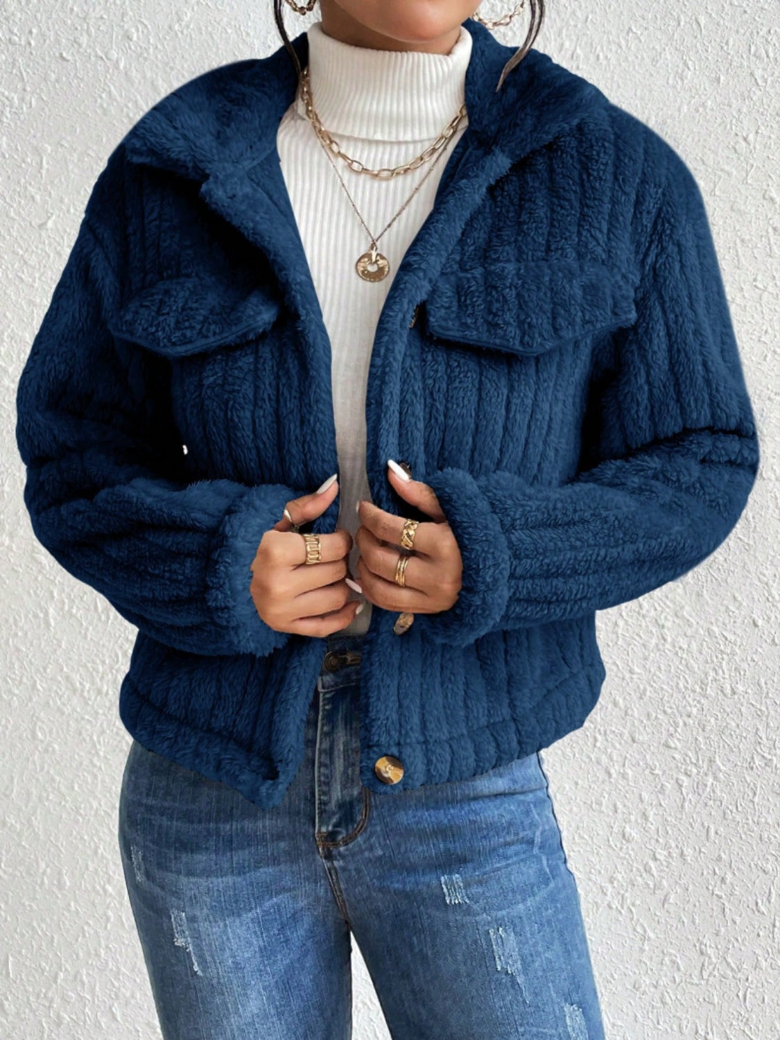 Chaqueta abotonada con cuello peludo